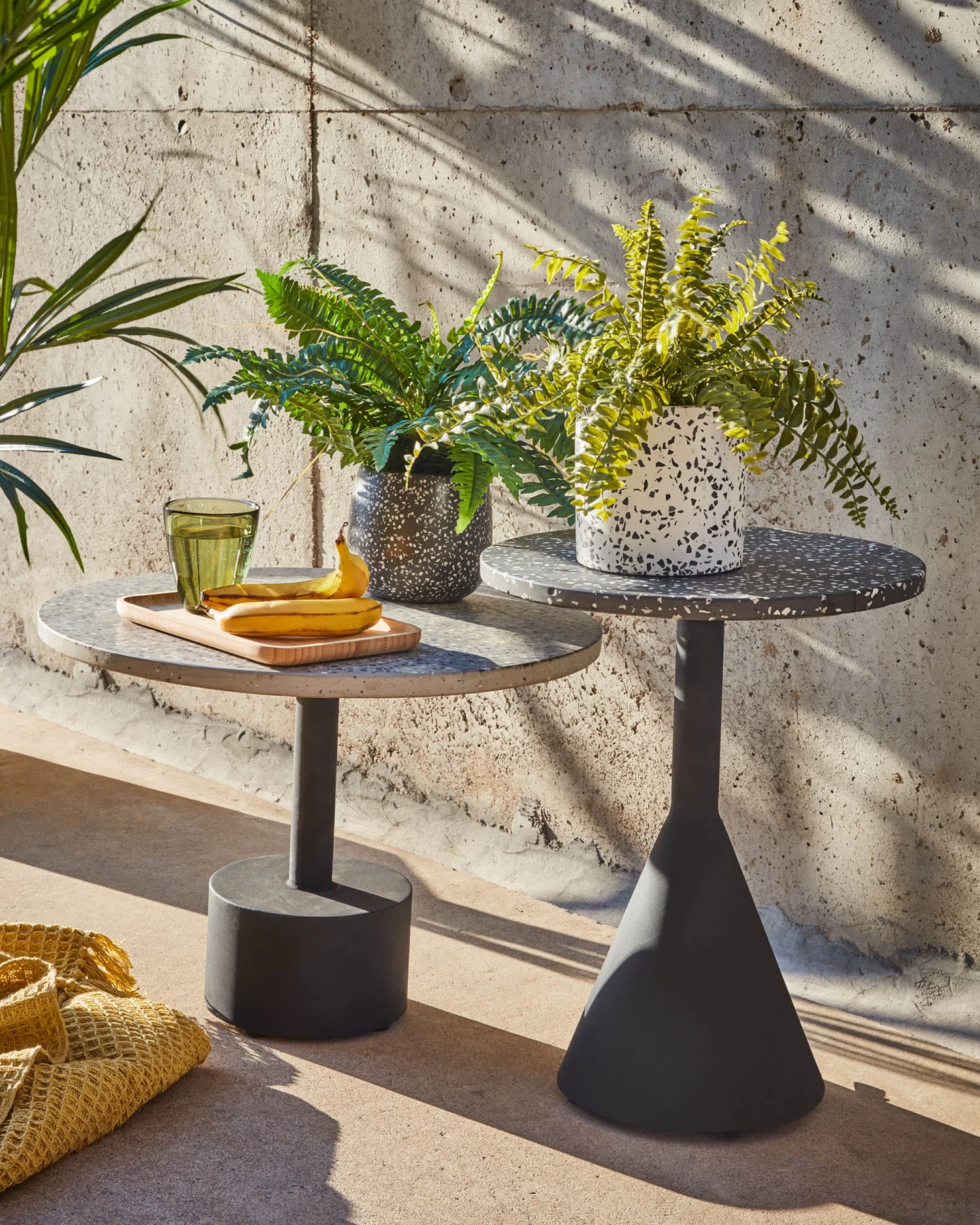 Delano Black Terrazzo Side Table With Steel Legs In A Black Finish à 40 Cm | Kave Home 6 Delano Black Terrazzo Side Table With Steel Legs In A Black Finish à 40 Cm | Kave Home - Image 4