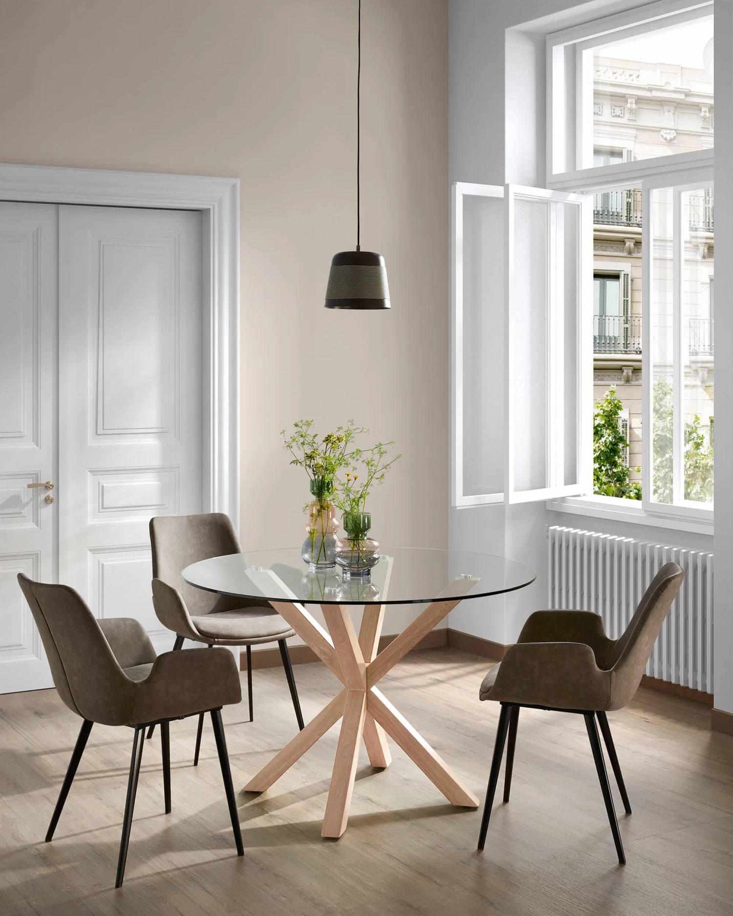Argo Round Glass Table With Steel Legs With Wood-effect Finish à 119 Cm | Kave Home 4 Argo Round Glass Table With Steel Legs With Wood-effect Finish à 119 Cm | Kave Home - Image 2