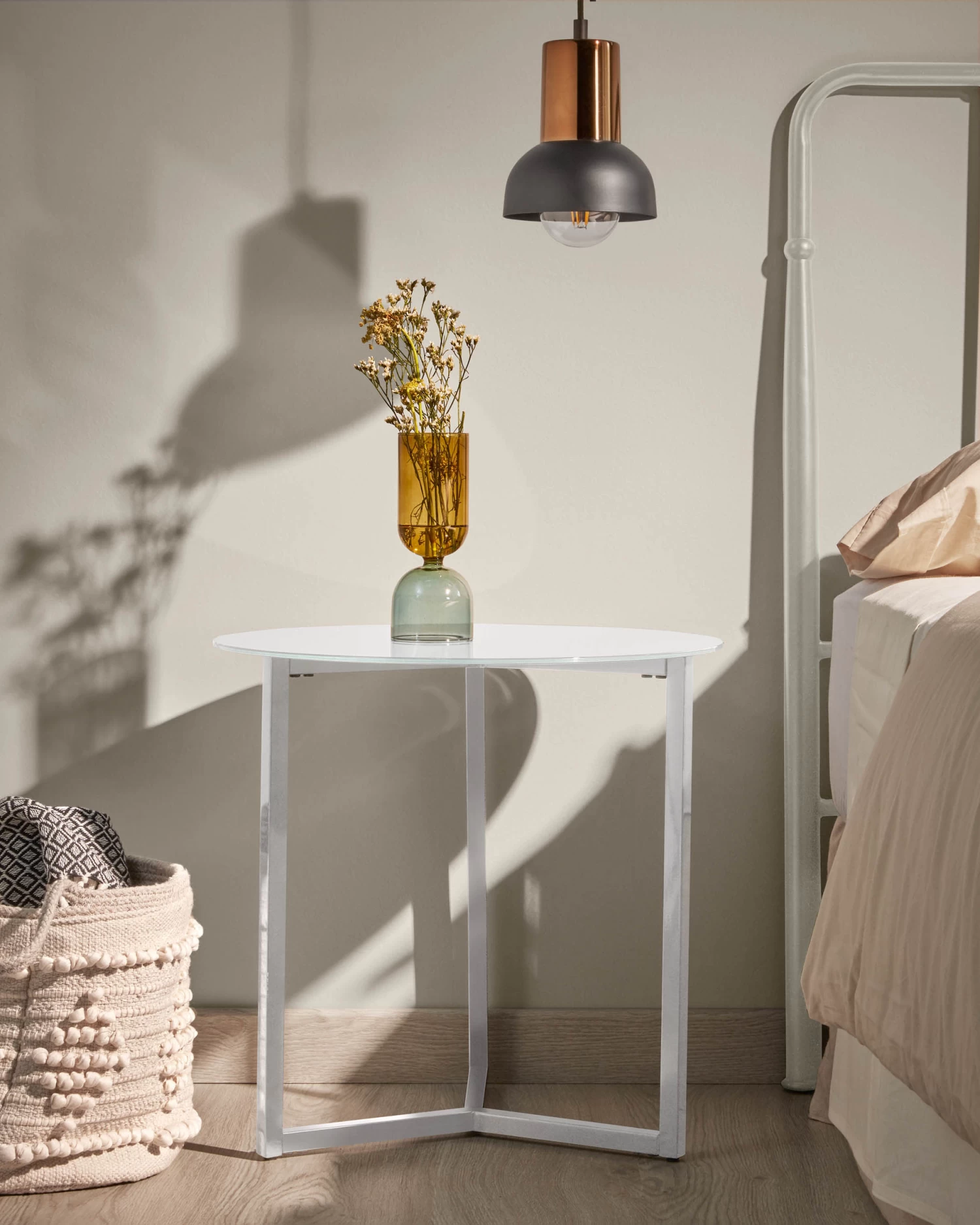 White Raeam Side Table Made With Tempered Glass And Steel In White Finish à 50 Cm | Kave Home 4 White Raeam Side Table Made With Tempered Glass And Steel In White Finish à 50 Cm | Kave Home - Image 2