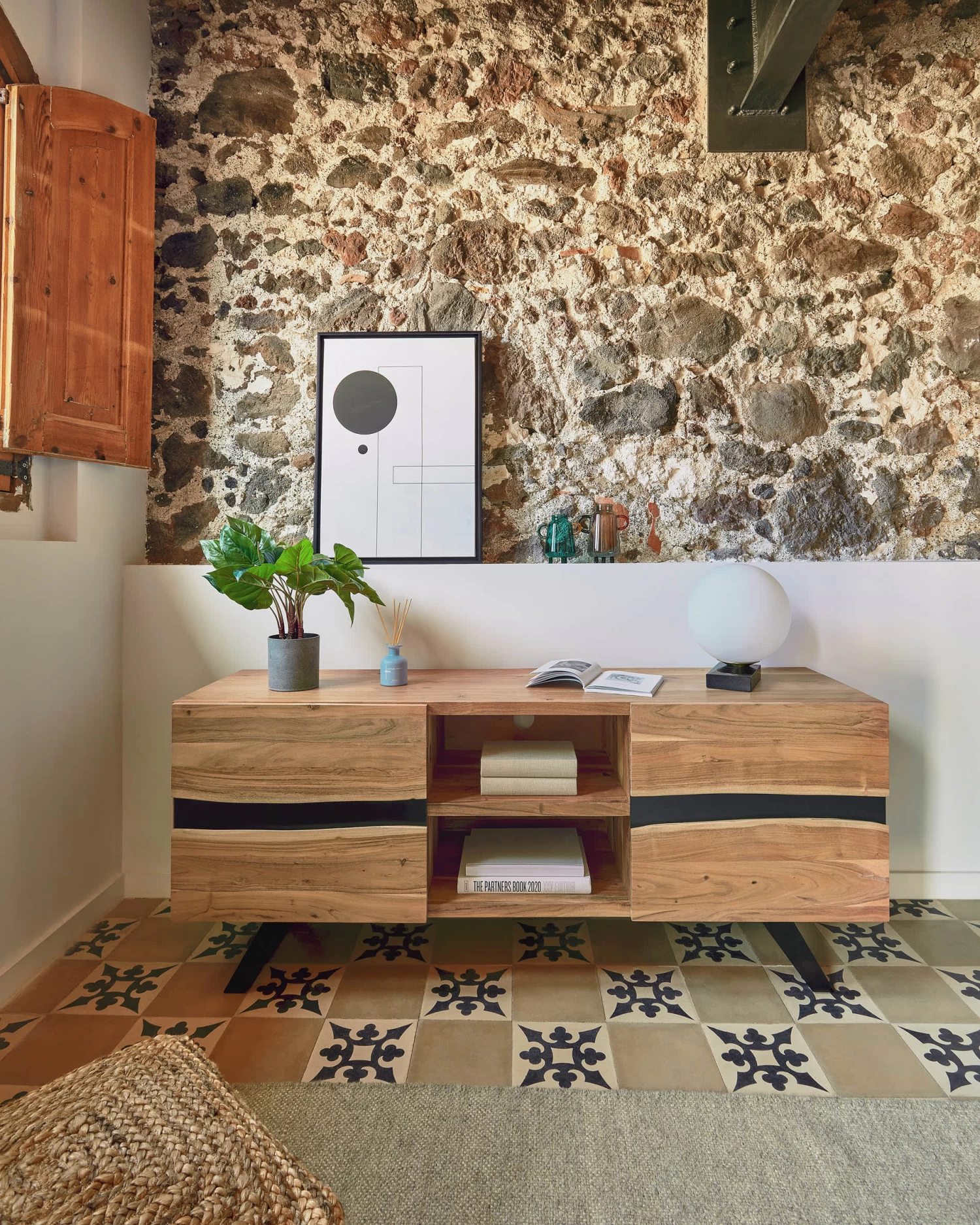 Uxia Solid Acacia Wood TV Stand With 2 Doors And Black Finish Steel 160 X 65 Cm | Kave Home 4 Uxia Solid Acacia Wood TV Stand With 2 Doors And Black Finish Steel 160 X 65 Cm | Kave Home - Image 2