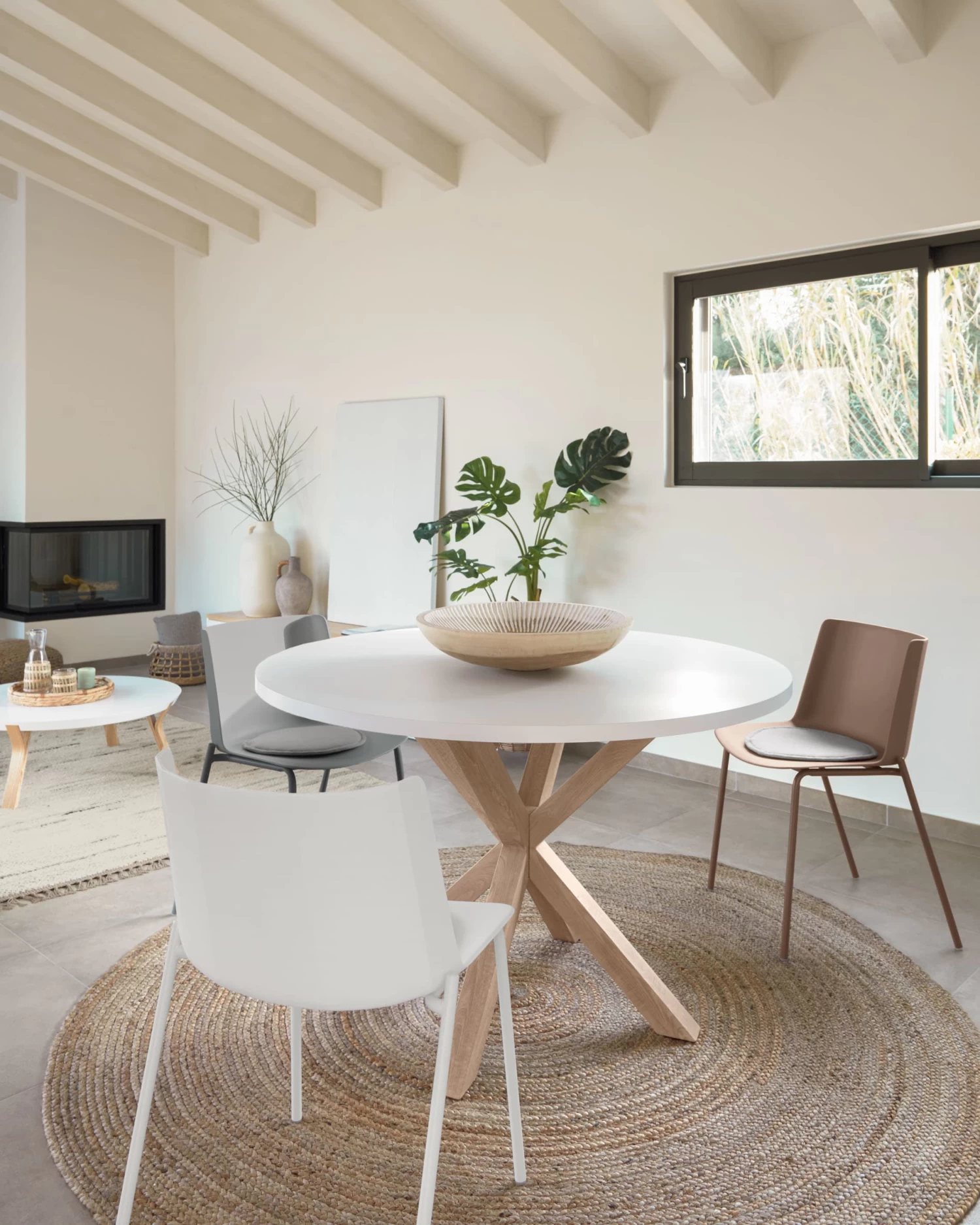 Argo Round à 119 Cm White Melamine Table With Steel Legs With Wood-effect Finish | Kave Home 4 Argo Round à 119 Cm White Melamine Table With Steel Legs With Wood-effect Finish | Kave Home - Image 2