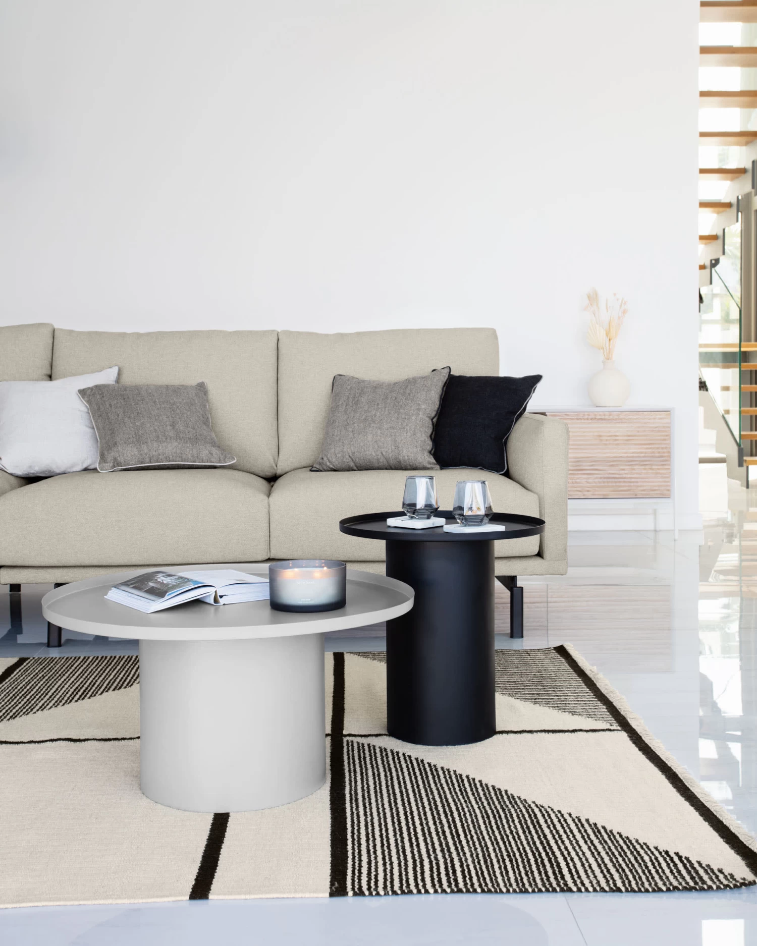 Fleksa Round Side Table In Black Metal à 45 Cm | Kave Home 9 Fleksa Round Side Table In Black Metal à 45 Cm | Kave Home - Image 7