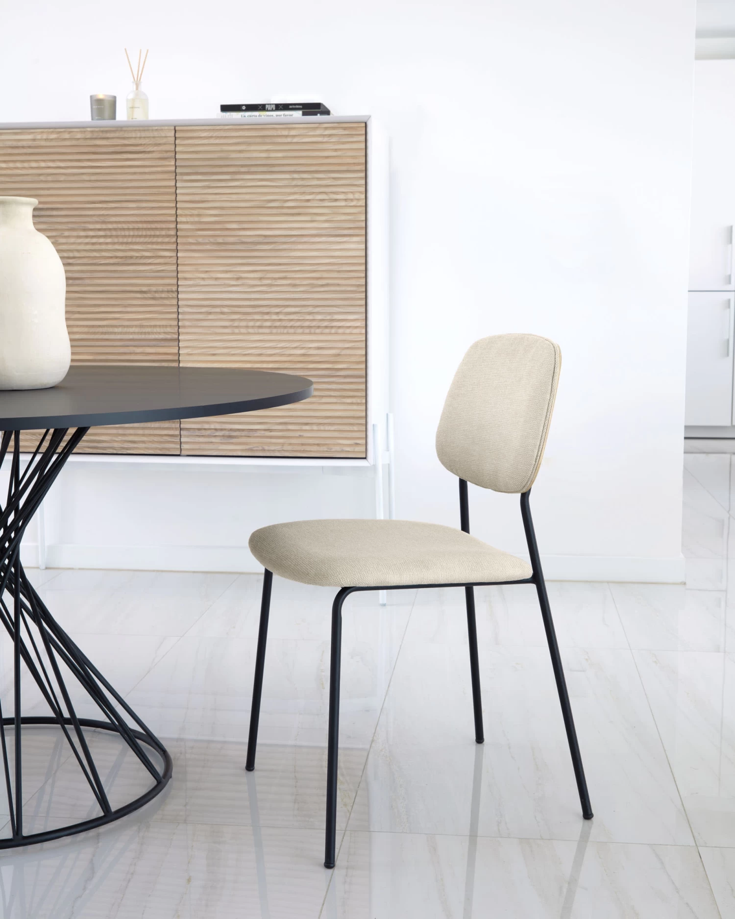 Benilda Stackable Beige Chair With Oak Veneer And Steel With Black Finish | Kave Home 6 Benilda Stackable Beige Chair With Oak Veneer And Steel With Black Finish | Kave Home - Image 4