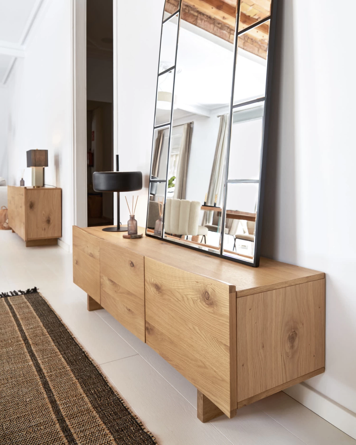 Rasha 3-door TV Stand In Oak Veneer With Natural Finish 160 X 45 Cm. | Kave Home 6 Rasha 3-door TV Stand In Oak Veneer With Natural Finish 160 X 45 Cm. | Kave Home - Image 4