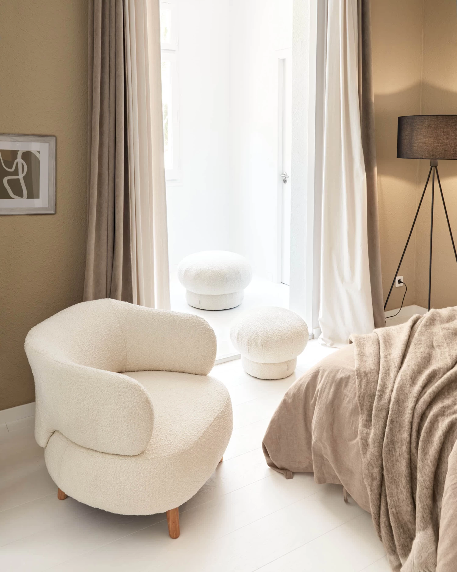 Luisa White Fleece Armchair With Solid Rubber Wood Legs. | Kave Home 6 Luisa White Fleece Armchair With Solid Rubber Wood Legs. | Kave Home - Image 4