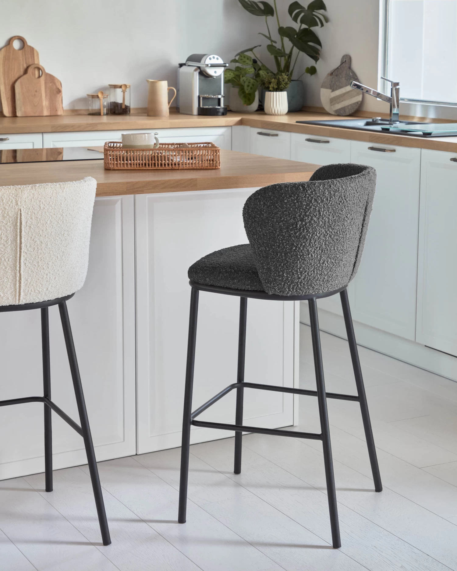 Ciselia Stool With Black Shearling And Black Metal Height 65 Cm | Kave Home 4 Ciselia Stool With Black Shearling And Black Metal Height 65 Cm | Kave Home - Image 2