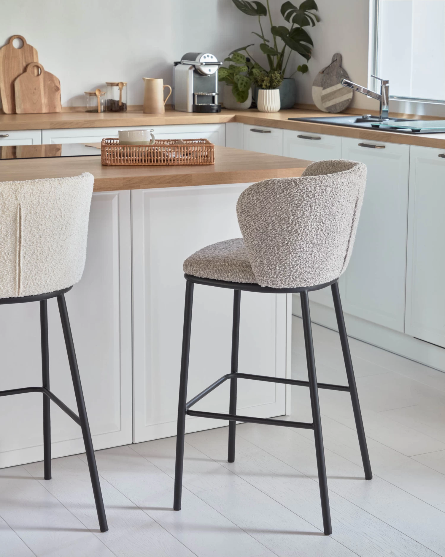 Ciselia Stool With Light Grey Shearling And Black Metal Height 65 Cm | Kave Home 4 Ciselia Stool With Light Grey Shearling And Black Metal Height 65 Cm | Kave Home - Image 2
