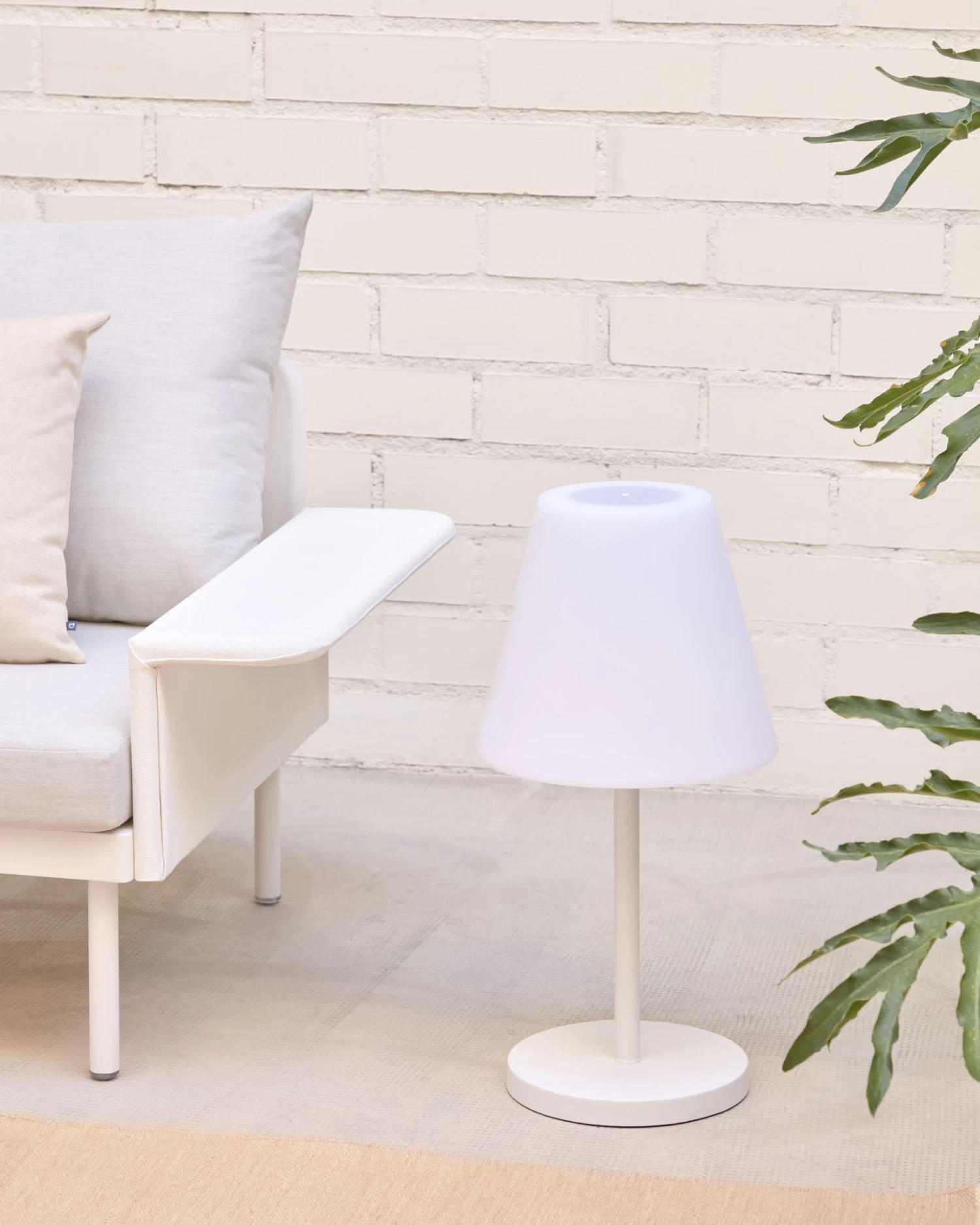 Outdoor Amaray Table Lamp In Steel With White Finish | Kave Home 4 Outdoor Amaray Table Lamp In Steel With White Finish | Kave Home - Image 2