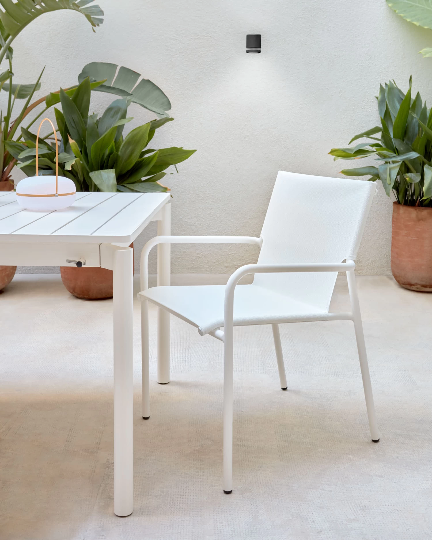 Zaltana Stackable Outdoor Chair In Aluminium With A Matte White Painted Finish | Kave Home 4 Zaltana Stackable Outdoor Chair In Aluminium With A Matte White Painted Finish | Kave Home - Image 2