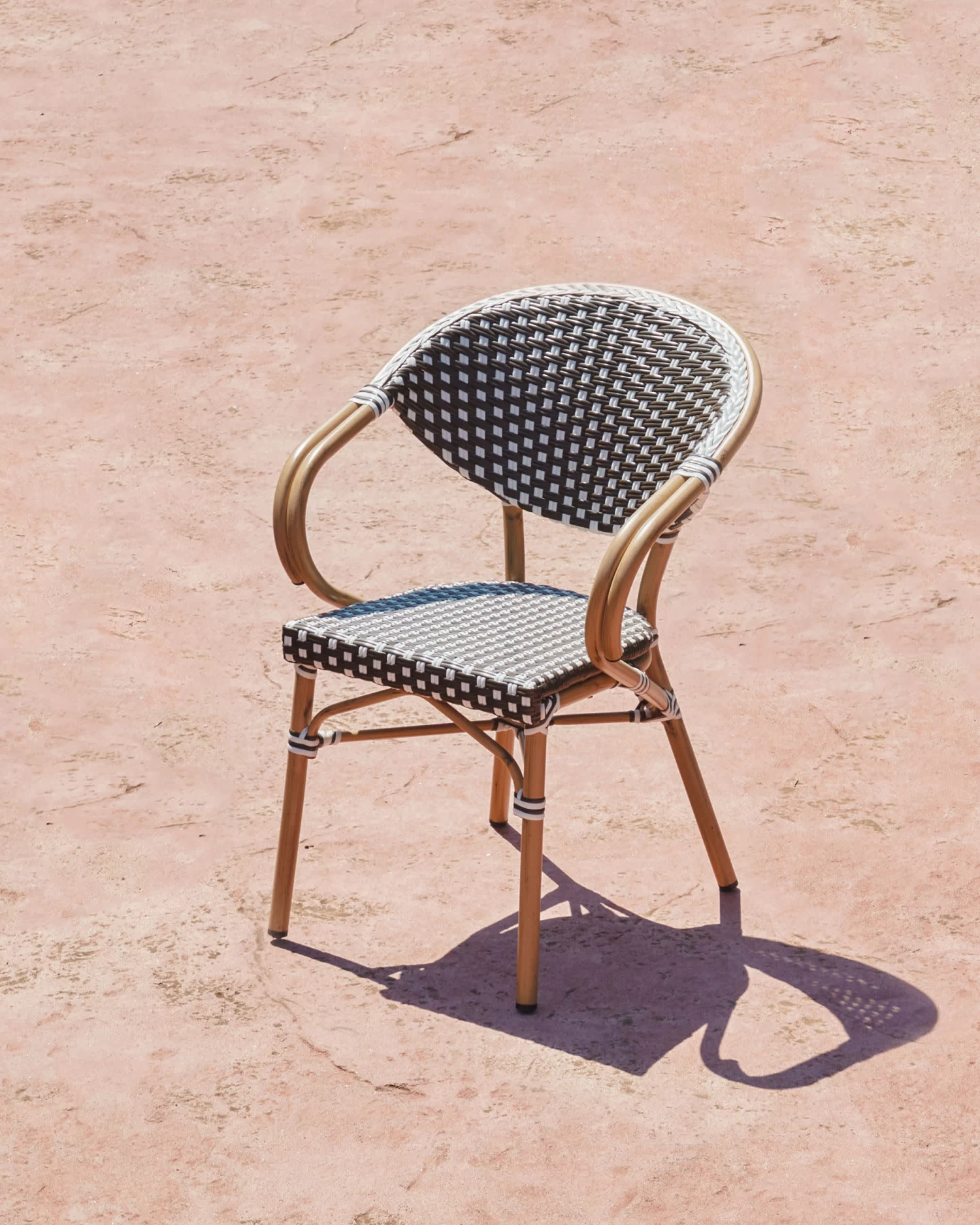 Marilyn Stackable Outdoor Bistro Chair W/ Armrests In Aluminium And Synthetic Rattan In Brown & White | Kave Home 4 Marilyn Stackable Outdoor Bistro Chair W/ Armrests In Aluminium And Synthetic Rattan In Brown & White | Kave Home - Image 2