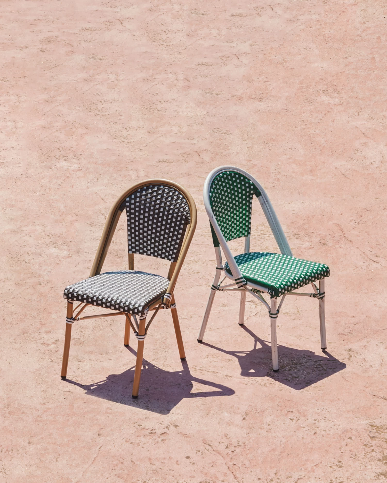 Marilyn Stackable Outdoor Bistro Chair In Aluminium And Synthetic Rattan Green & White | Kave Home 6 Marilyn Stackable Outdoor Bistro Chair In Aluminium And Synthetic Rattan Green & White | Kave Home - Image 4