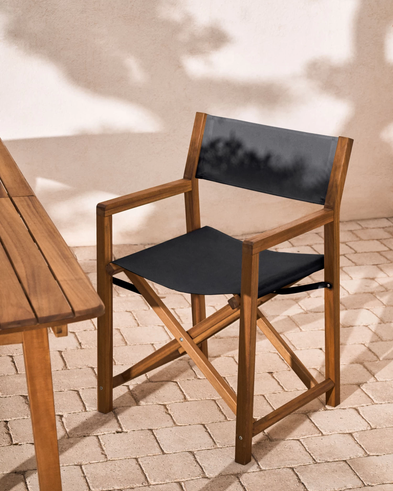 Thianna Folding Outdoor Chair In Black With Solid Acacia Wood FSC 100% | Kave Home 4 Thianna Folding Outdoor Chair In Black With Solid Acacia Wood FSC 100% | Kave Home - Image 2