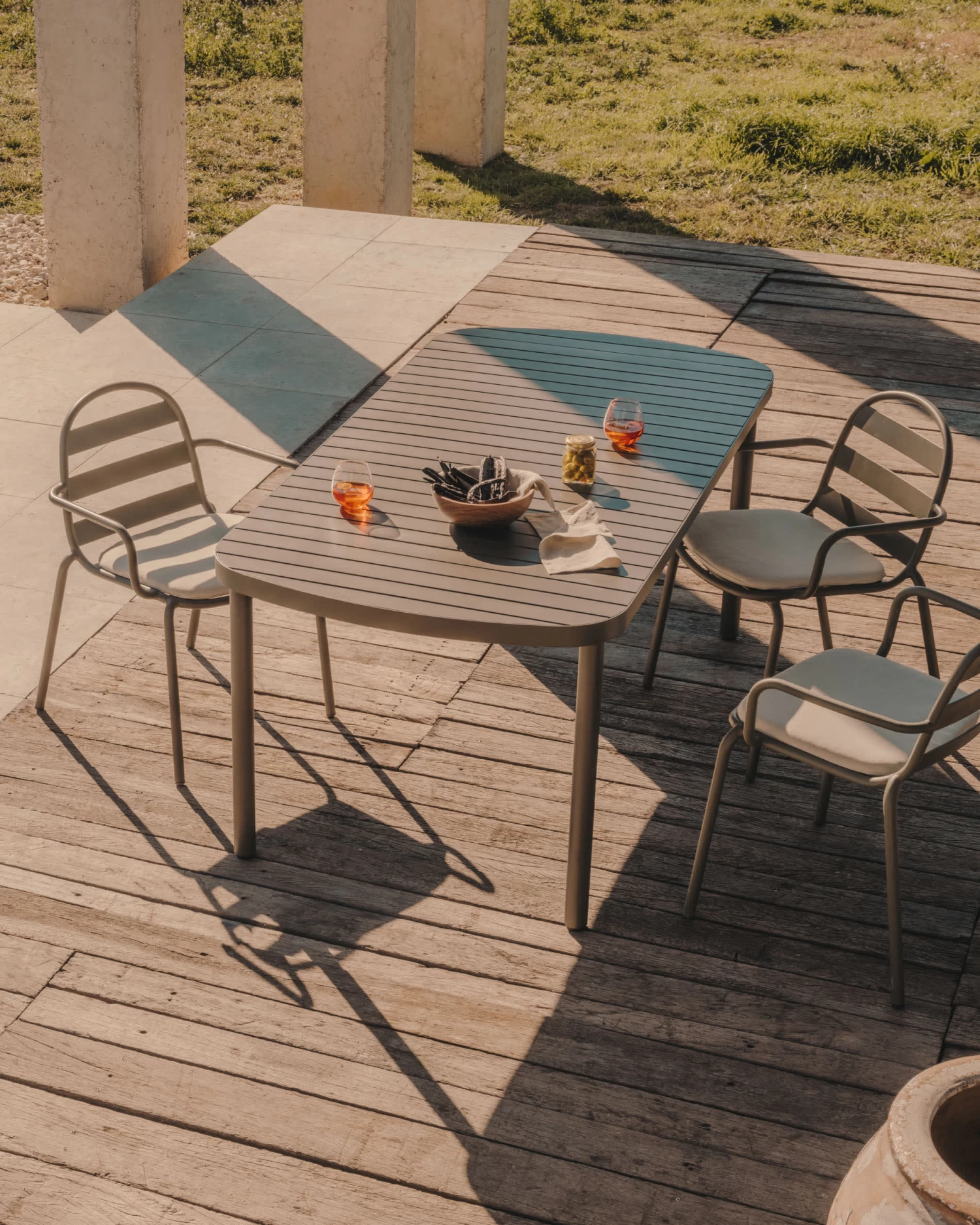 Joncols Outdoor Aluminium Table With A Powder Coated Grey Finish 180 X 90 Cm | Kave Home 4 Joncols Outdoor Aluminium Table With A Powder Coated Grey Finish 180 X 90 Cm | Kave Home - Image 2