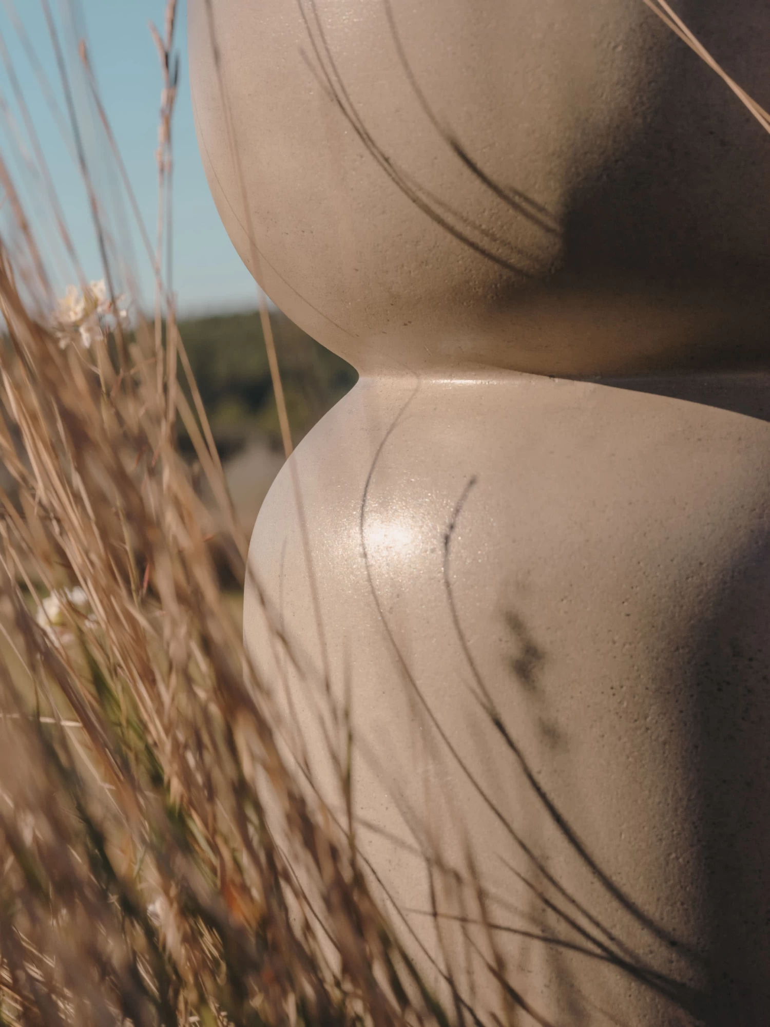 Garbet Round Cement Side Table à 32 Cm | Kave Home 8 Garbet Round Cement Side Table à 32 Cm | Kave Home - Image 6