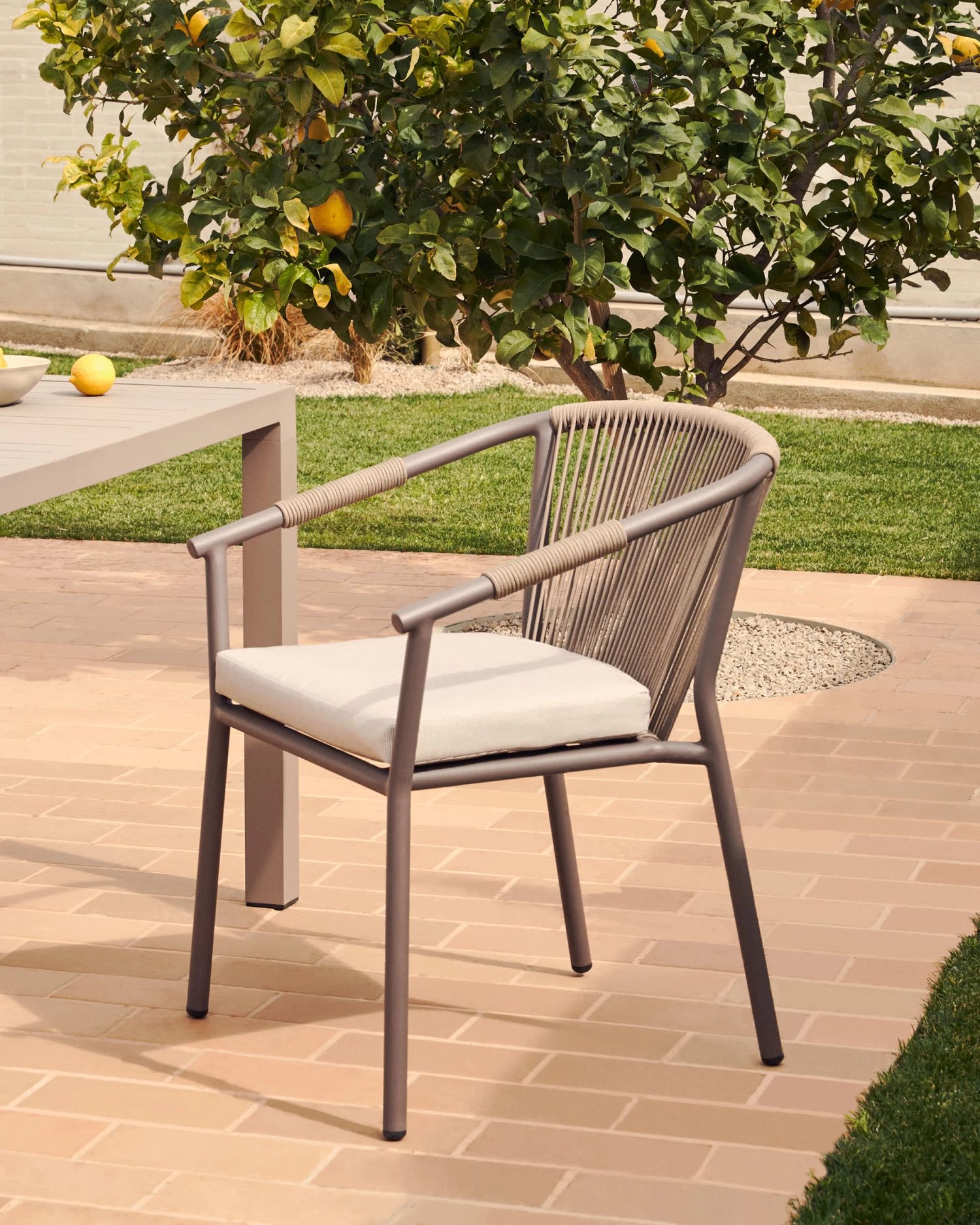 Xelida Stackable Garden Chair In Aluminium And Brown Cord | Kave Home 4 Xelida Stackable Garden Chair In Aluminium And Brown Cord | Kave Home - Image 2