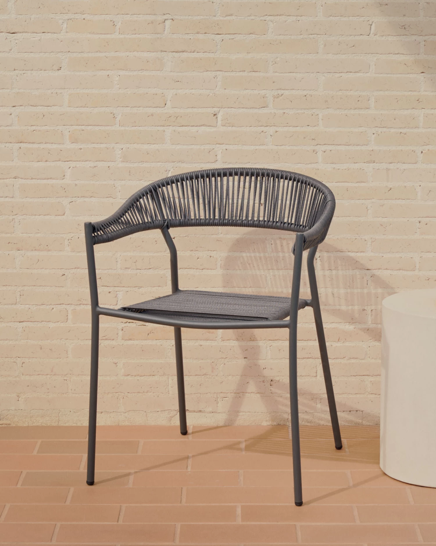 Futadera Stackable Outdoor Chair In Grey Synthetic Cord And Grey Painted Steel | Kave Home 4 Futadera Stackable Outdoor Chair In Grey Synthetic Cord And Grey Painted Steel | Kave Home - Image 2