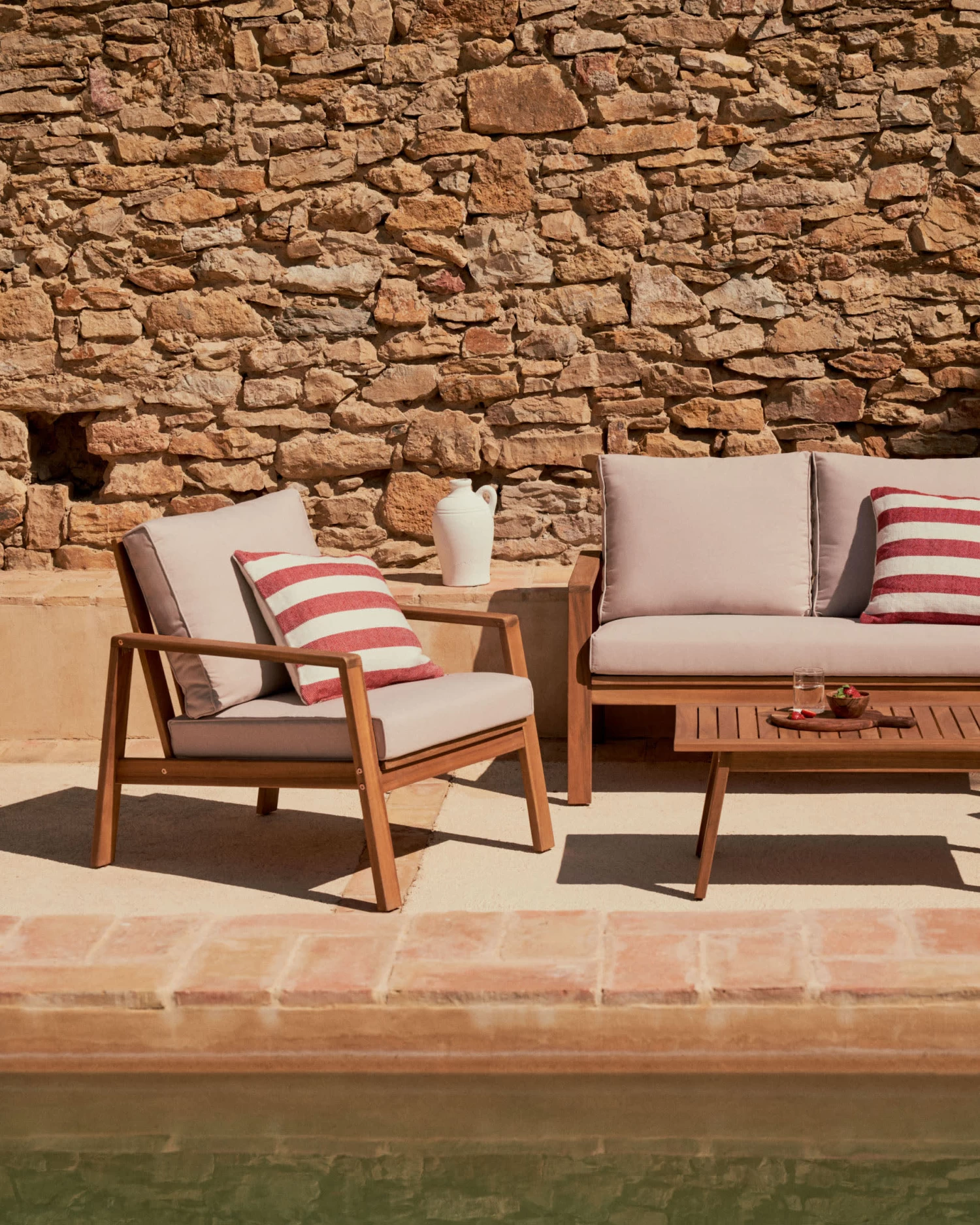 Nans 100% PET Cushion Cover With White And Red Stripes 45 X 45 Cm | Kave Home 6 Nans 100% PET Cushion Cover With White And Red Stripes 45 X 45 Cm | Kave Home - Image 4