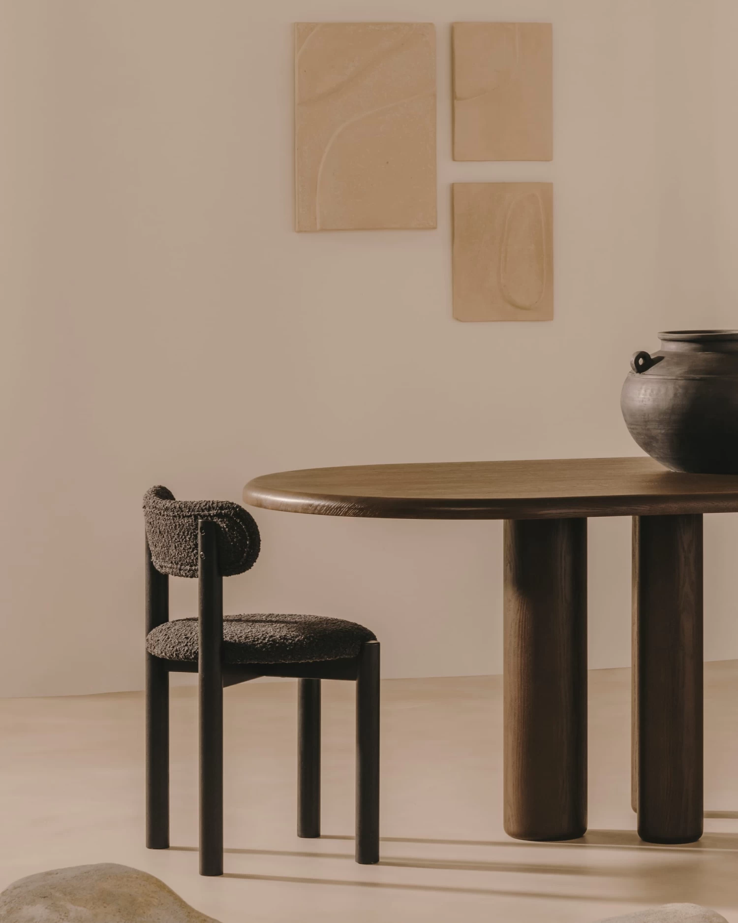 Nebai Chair In Black Fleece And Solid Oak Wood Structure With Black Finish | Kave Home 4 Nebai Chair In Black Fleece And Solid Oak Wood Structure With Black Finish | Kave Home - Image 2