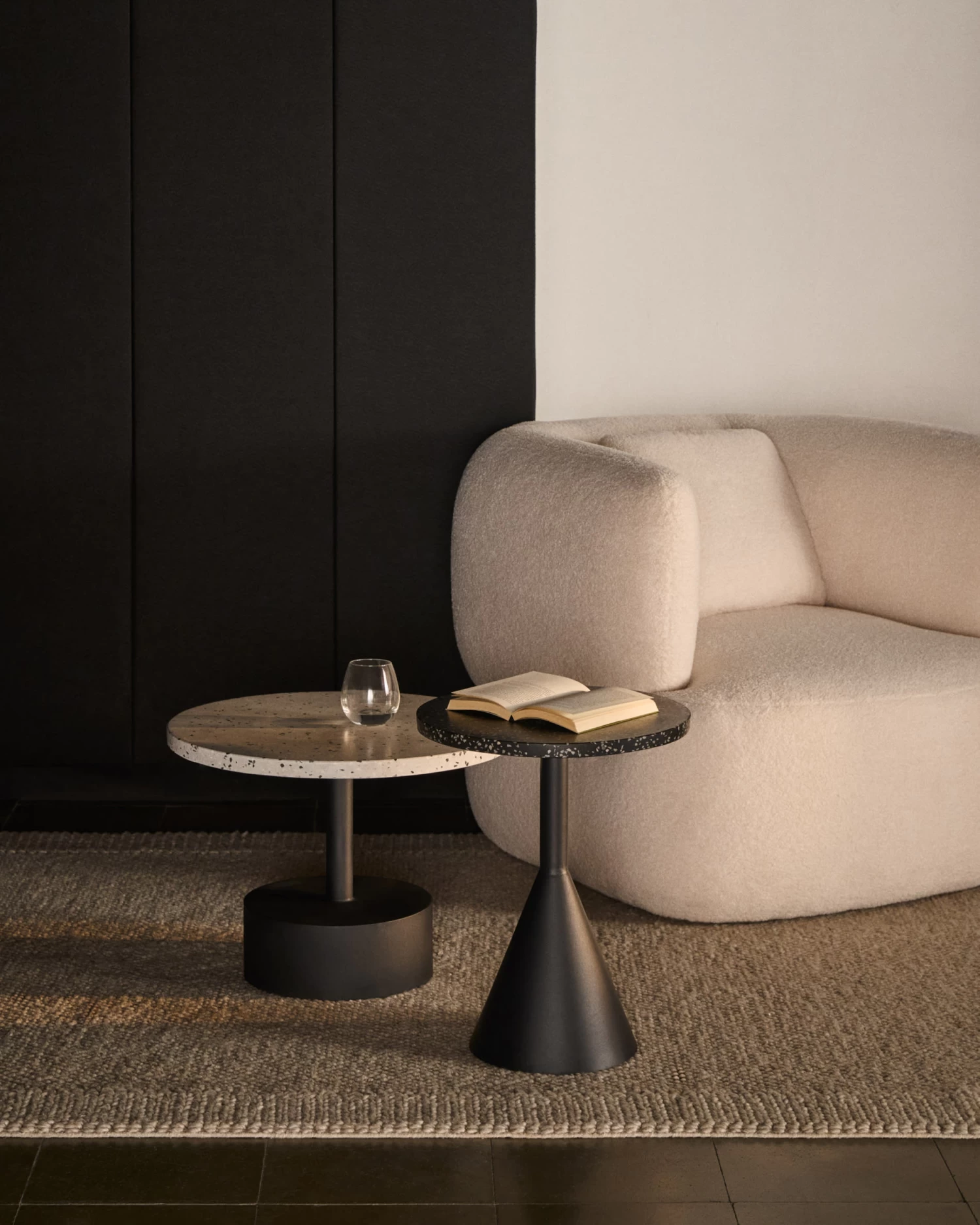 Delano Black Terrazzo Side Table With Steel Legs In A Black Finish à 40 Cm | Kave Home 4 Delano Black Terrazzo Side Table With Steel Legs In A Black Finish à 40 Cm | Kave Home - Image 2