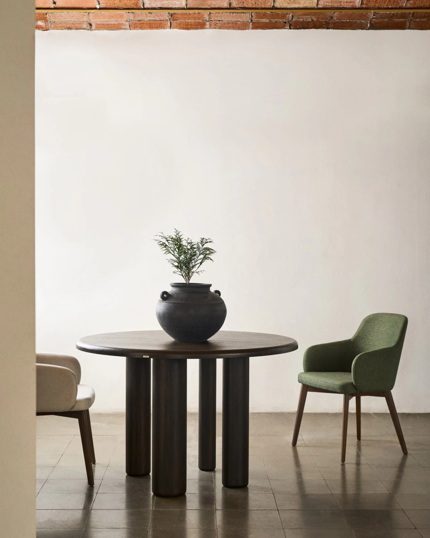 Mailen Round Table In Ash Wood Veneer With Dark Finish à 120 Cm | Kave Home 4 Mailen Round Table In Ash Wood Veneer With Dark Finish à 120 Cm | Kave Home - Image 2