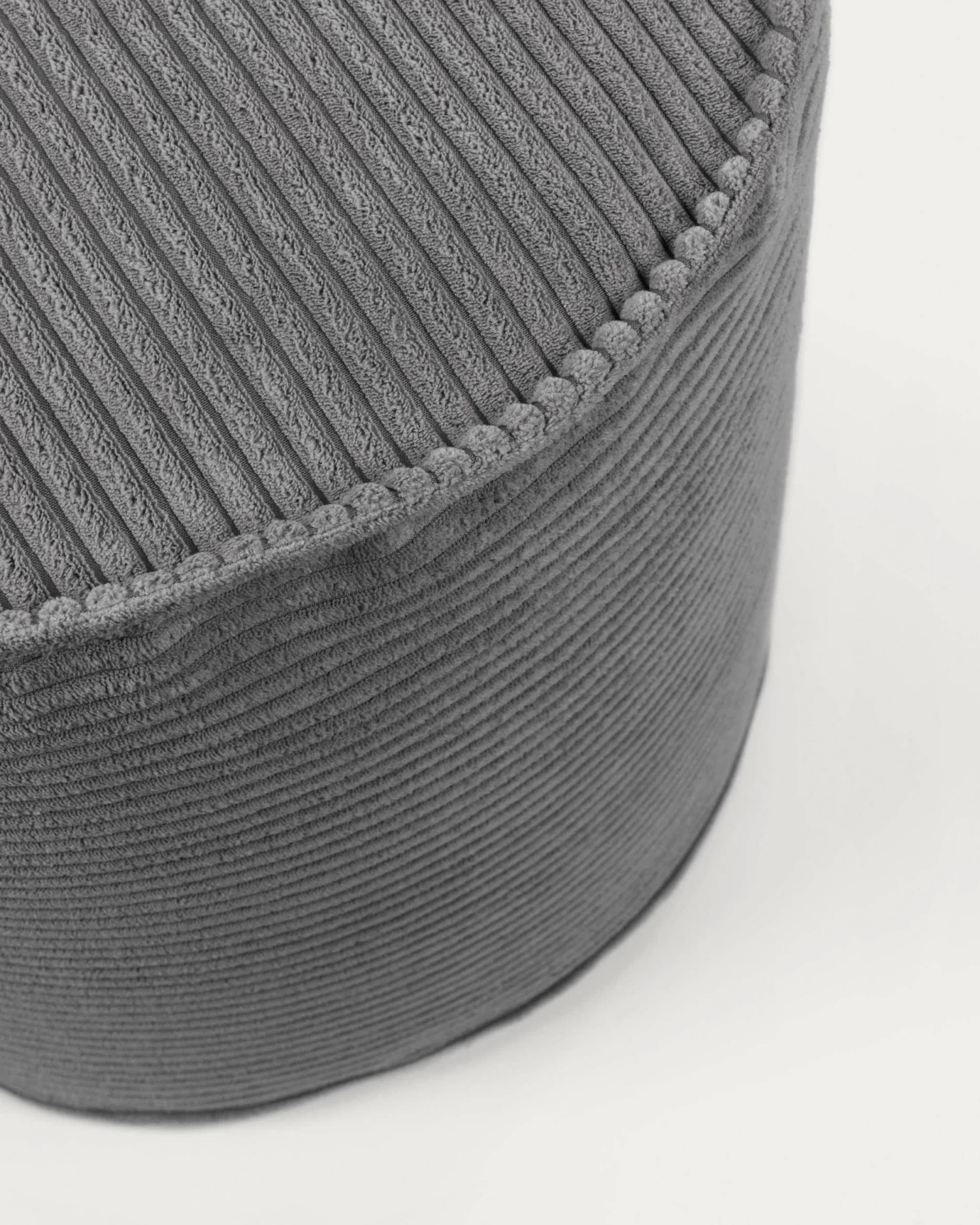 Wilma Large Pouffe In Grey Wide Seam Corduroy à 40 Cm | Kave Home 5 Wilma Large Pouffe In Grey Wide Seam Corduroy à 40 Cm | Kave Home - Image 3