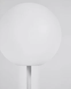 Outdoor Dinesh Floor Lamp In White Steel | Kave Home -Quality Furniture Store AA8281R05 1D01