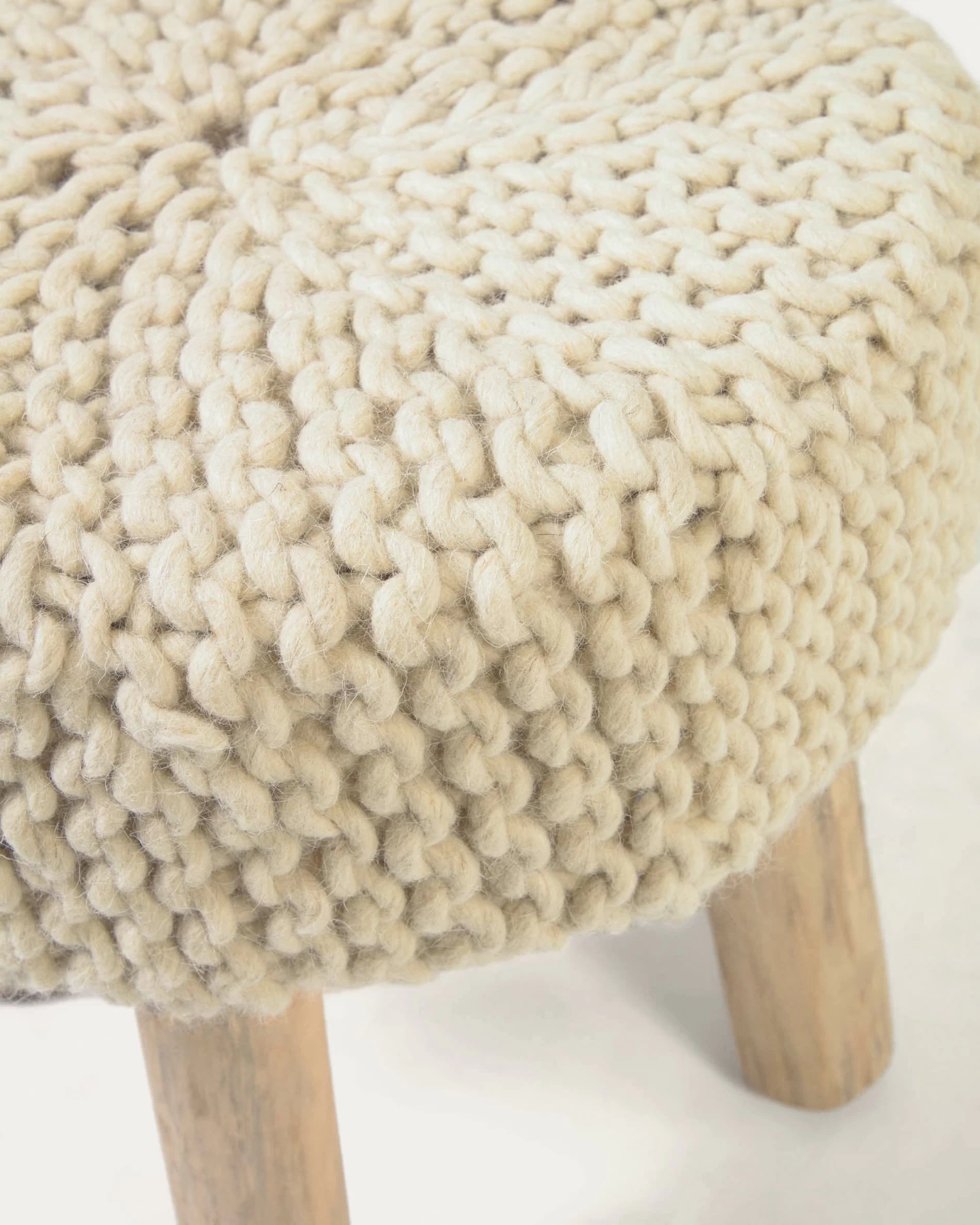 Beneda 100% Wool Footstool In White à 40 Cm | Kave Home 5 Beneda 100% Wool Footstool In White à 40 Cm | Kave Home - Image 3