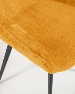 Amira Chair In Mustard Chenille With Steel Legs With Black Finish | Kave Home 16 Amira Chair In Mustard Chenille With Steel Legs With Black Finish | Kave Home -Quality Furniture Store CC0253BG81 1D02