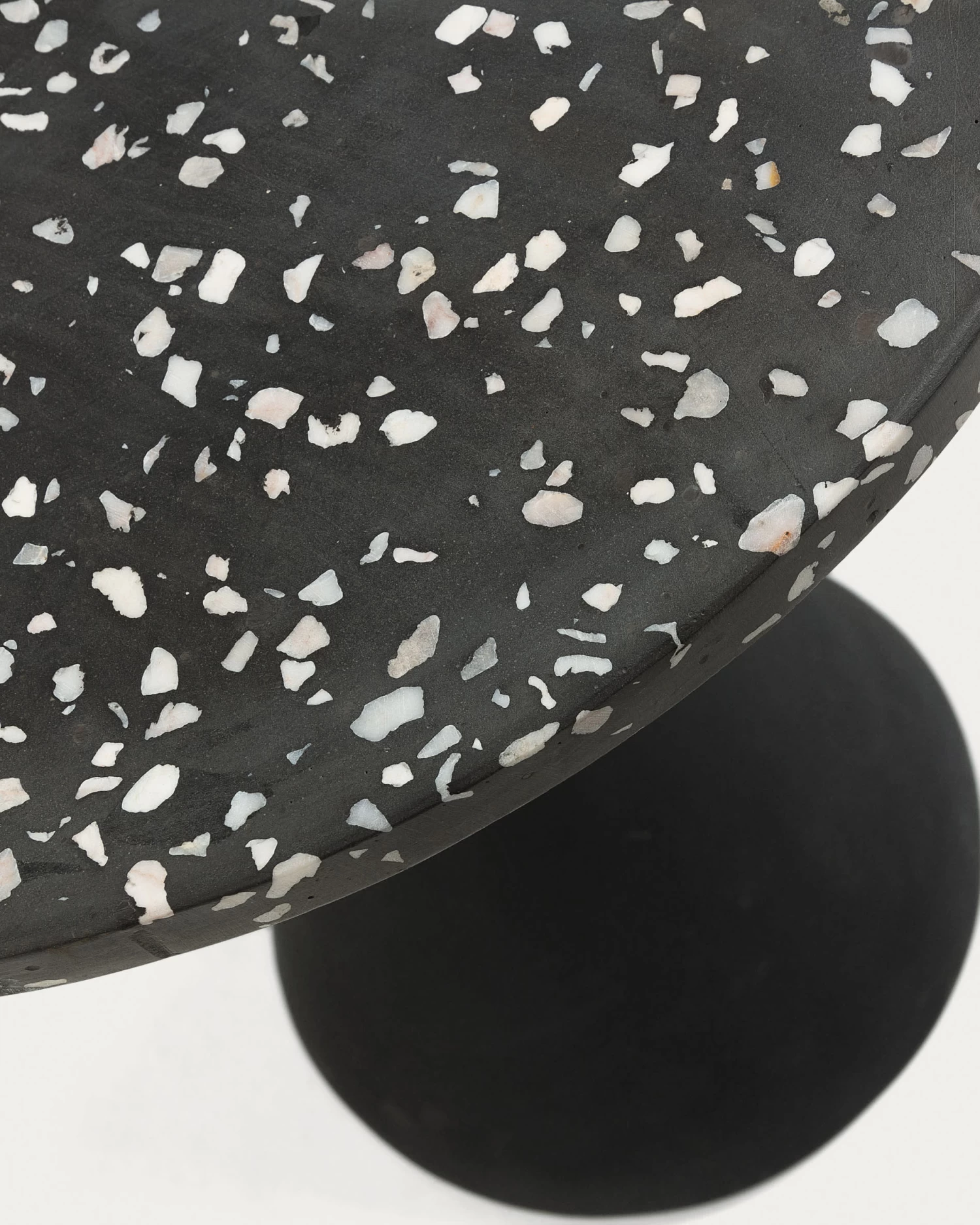 Delano Black Terrazzo Side Table With Steel Legs In A Black Finish à 40 Cm | Kave Home 5 Delano Black Terrazzo Side Table With Steel Legs In A Black Finish à 40 Cm | Kave Home - Image 3