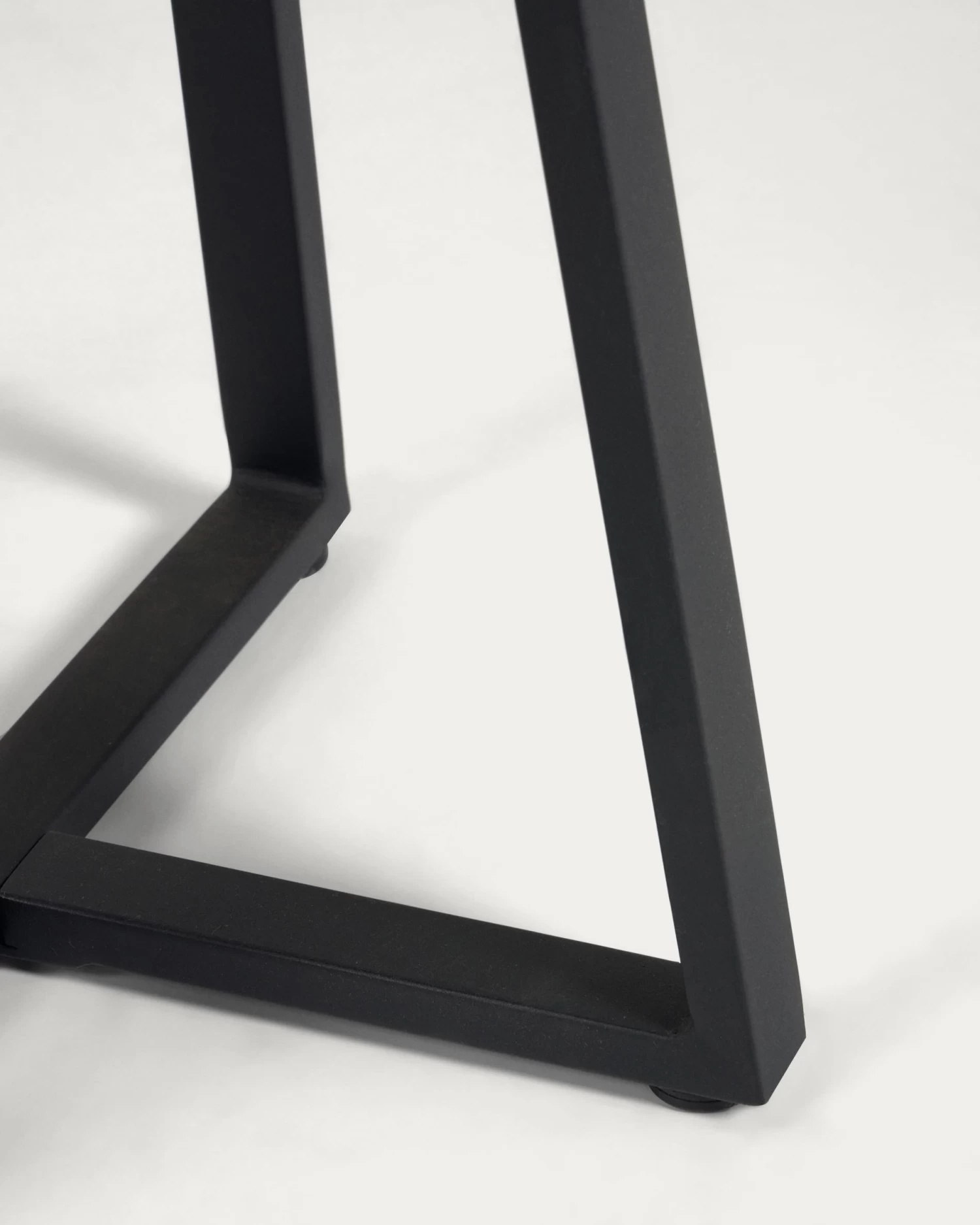 Tella Round Terrazzo Table In Black With Steel Legs à 70 Cm | Kave Home 7 Tella Round Terrazzo Table In Black With Steel Legs à 70 Cm | Kave Home - Image 5