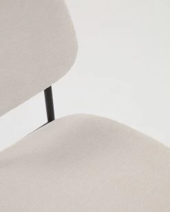 Benilda Stackable Beige Chair With Oak Veneer And Steel With Black Finish | Kave Home 16 Benilda Stackable Beige Chair With Oak Veneer And Steel With Black Finish | Kave Home -Quality Furniture Store CC3003KY12 1D02