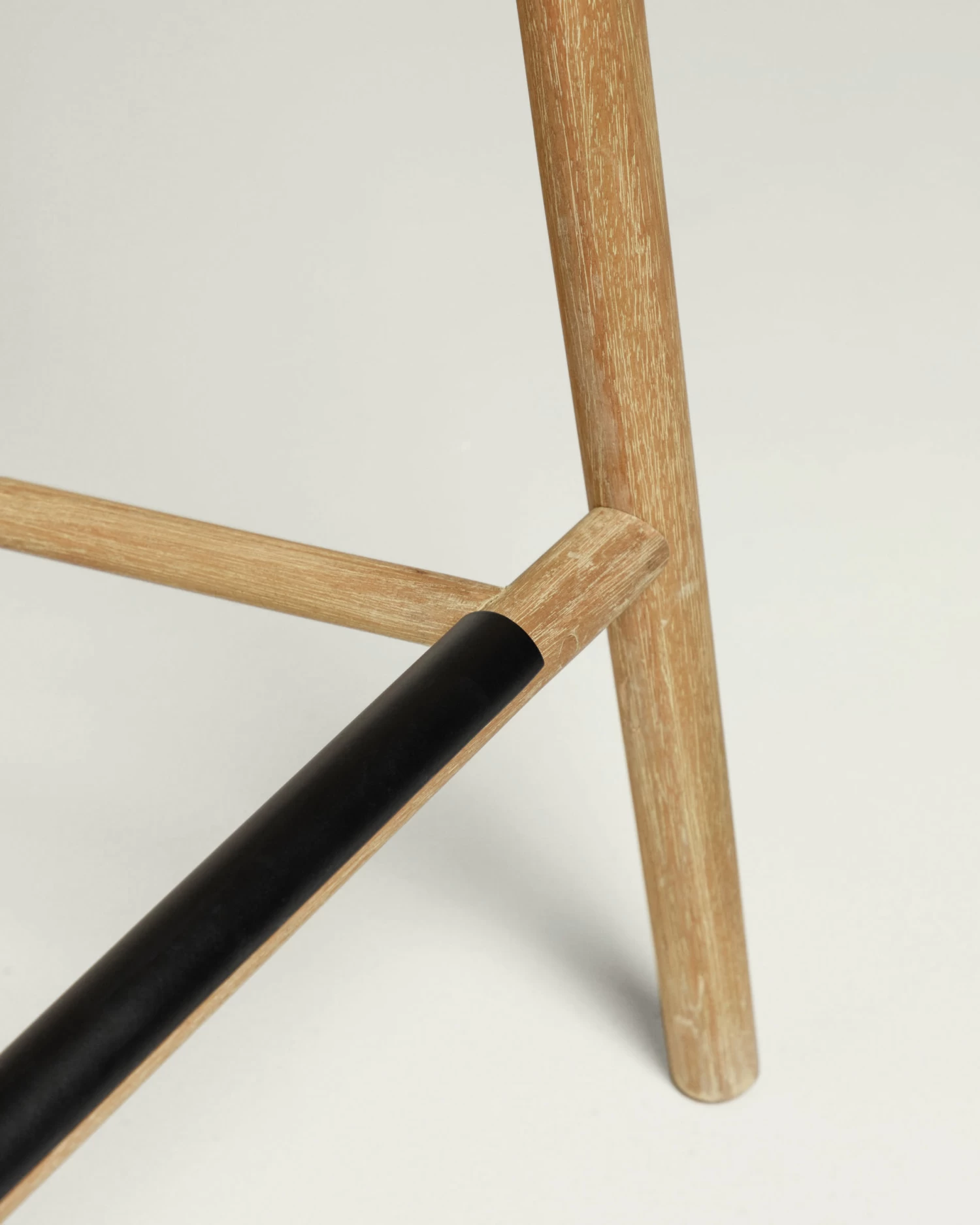 Sheryl Stool Made From Solid Eucalyptus And Green Cord 69 Cm FSC 100% | Kave Home 11 Sheryl Stool Made From Solid Eucalyptus And Green Cord 69 Cm FSC 100% | Kave Home - Image 9