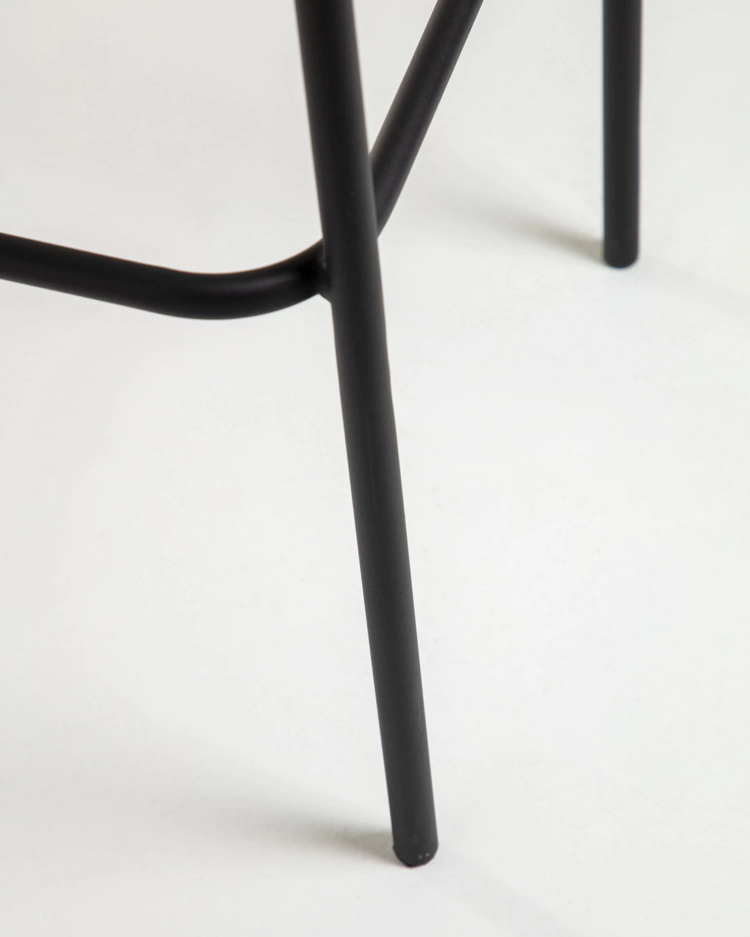 Lambton Stackable Stool In Brown Rope And Black Finish Steel 74 Cm | Kave Home 9 Lambton Stackable Stool In Brown Rope And Black Finish Steel 74 Cm | Kave Home - Image 7