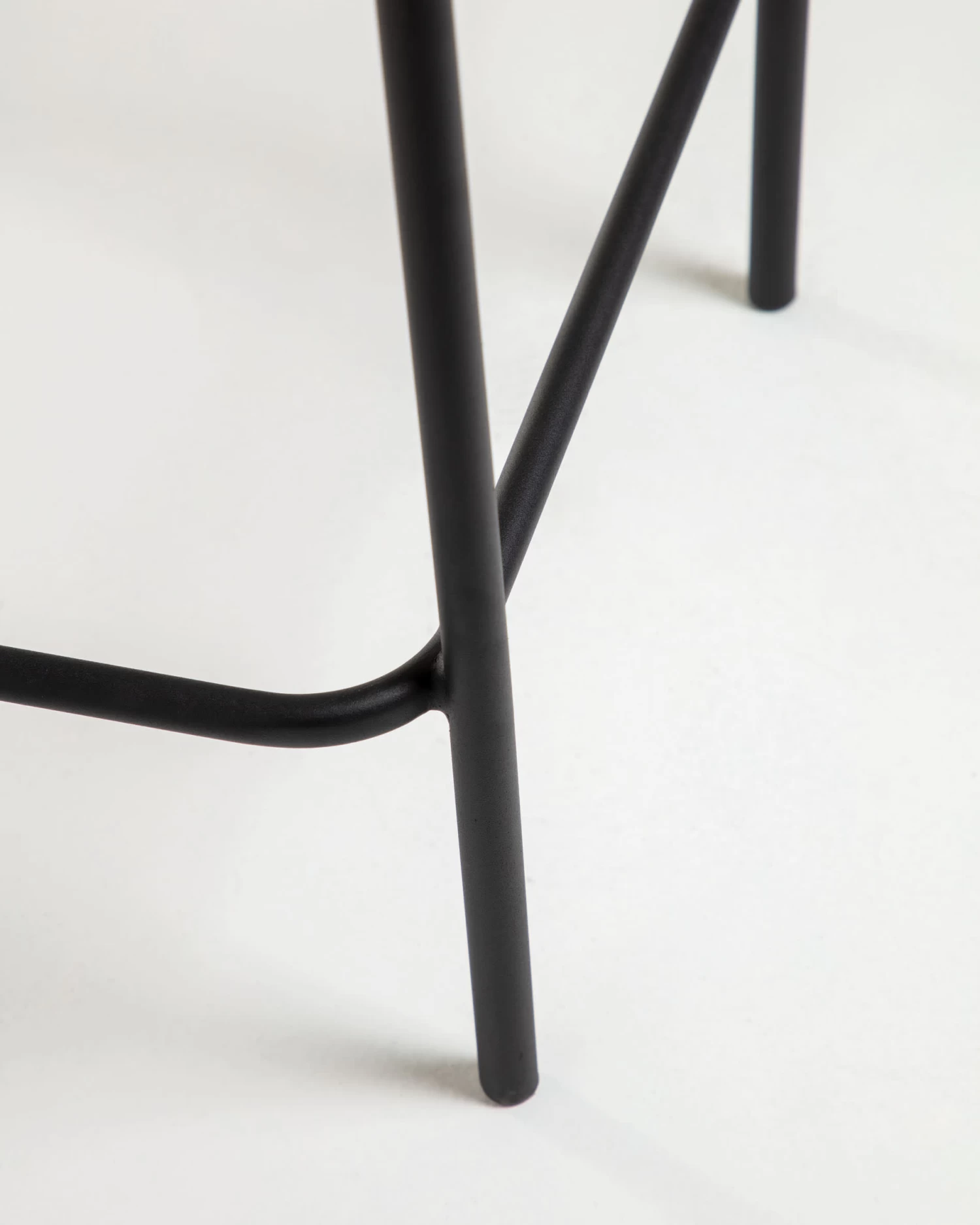 Lambton Stackable Stool In Brown Rope And Black Finish Steel 62 Cm | Kave Home 9 Lambton Stackable Stool In Brown Rope And Black Finish Steel 62 Cm | Kave Home - Image 7