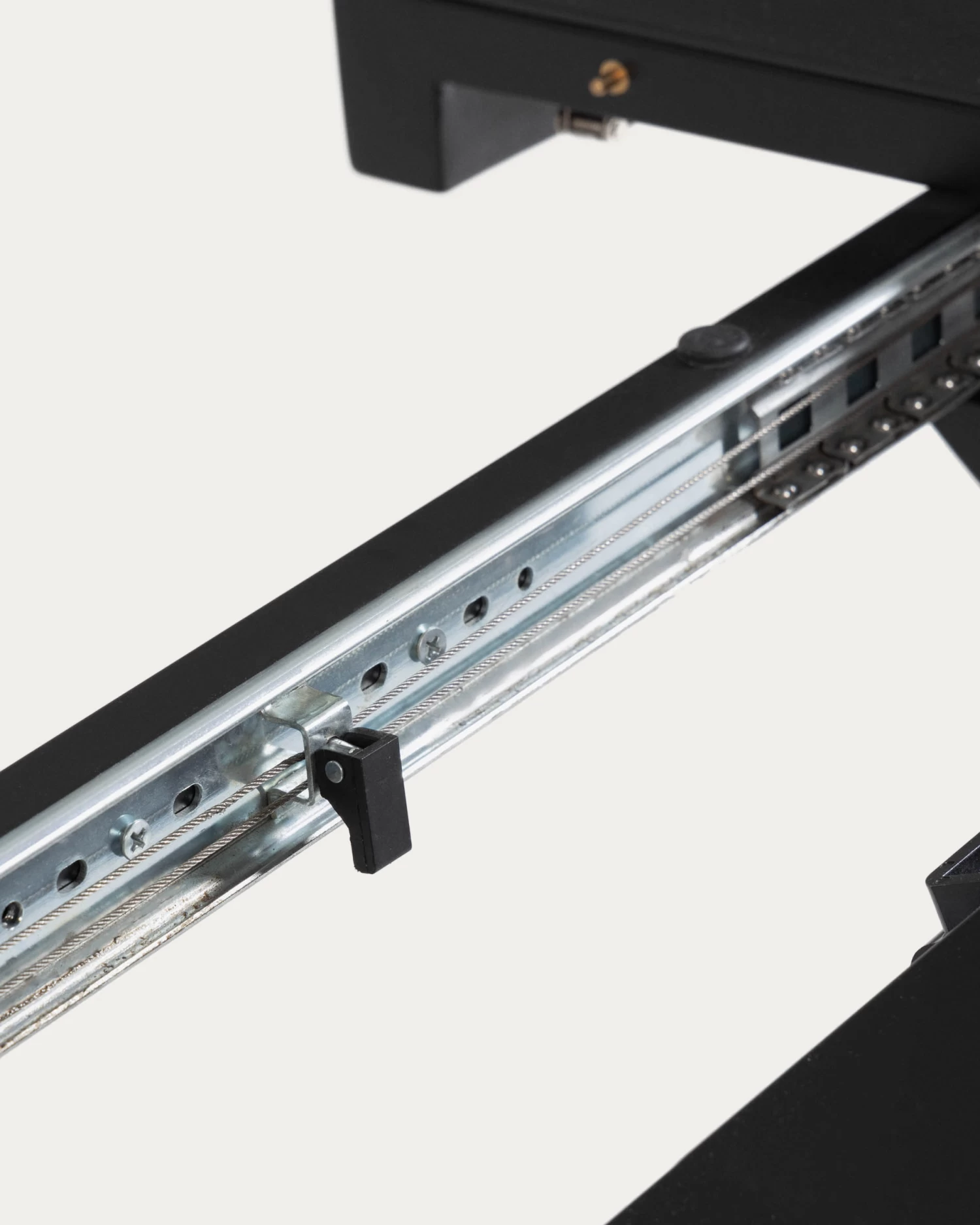 Vashti Extendable Round Glass Table With Steel Legs With Black Finish à 120 (160) Cm | Kave Home 11 Vashti Extendable Round Glass Table With Steel Legs With Black Finish à 120 (160) Cm | Kave Home - Image 9