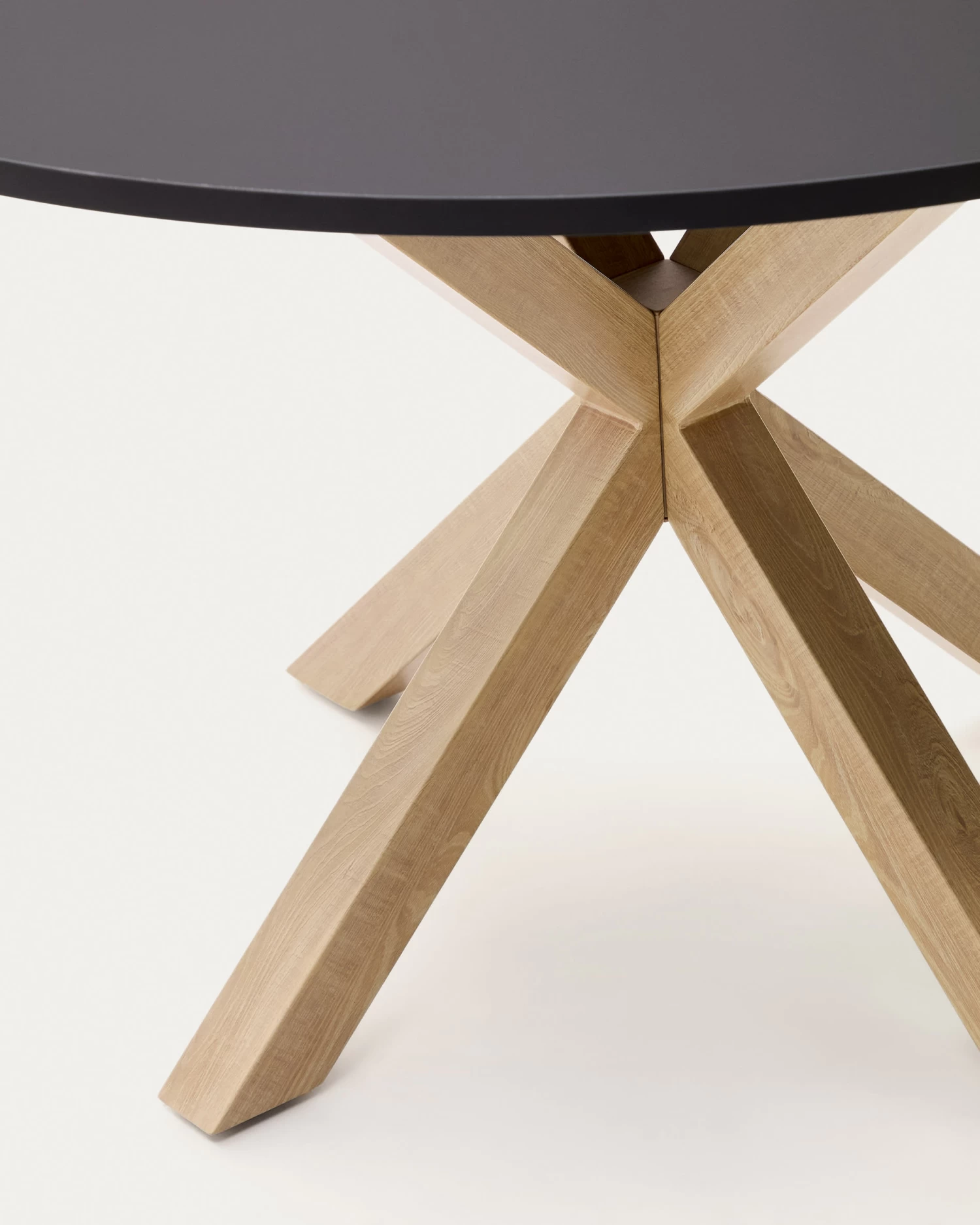 Argo Round à 119 Cm Black Laquered DM Table With Steel Legs With Wood-effect Finish | Kave Home 7 Argo Round à 119 Cm Black Laquered DM Table With Steel Legs With Wood-effect Finish | Kave Home - Image 5