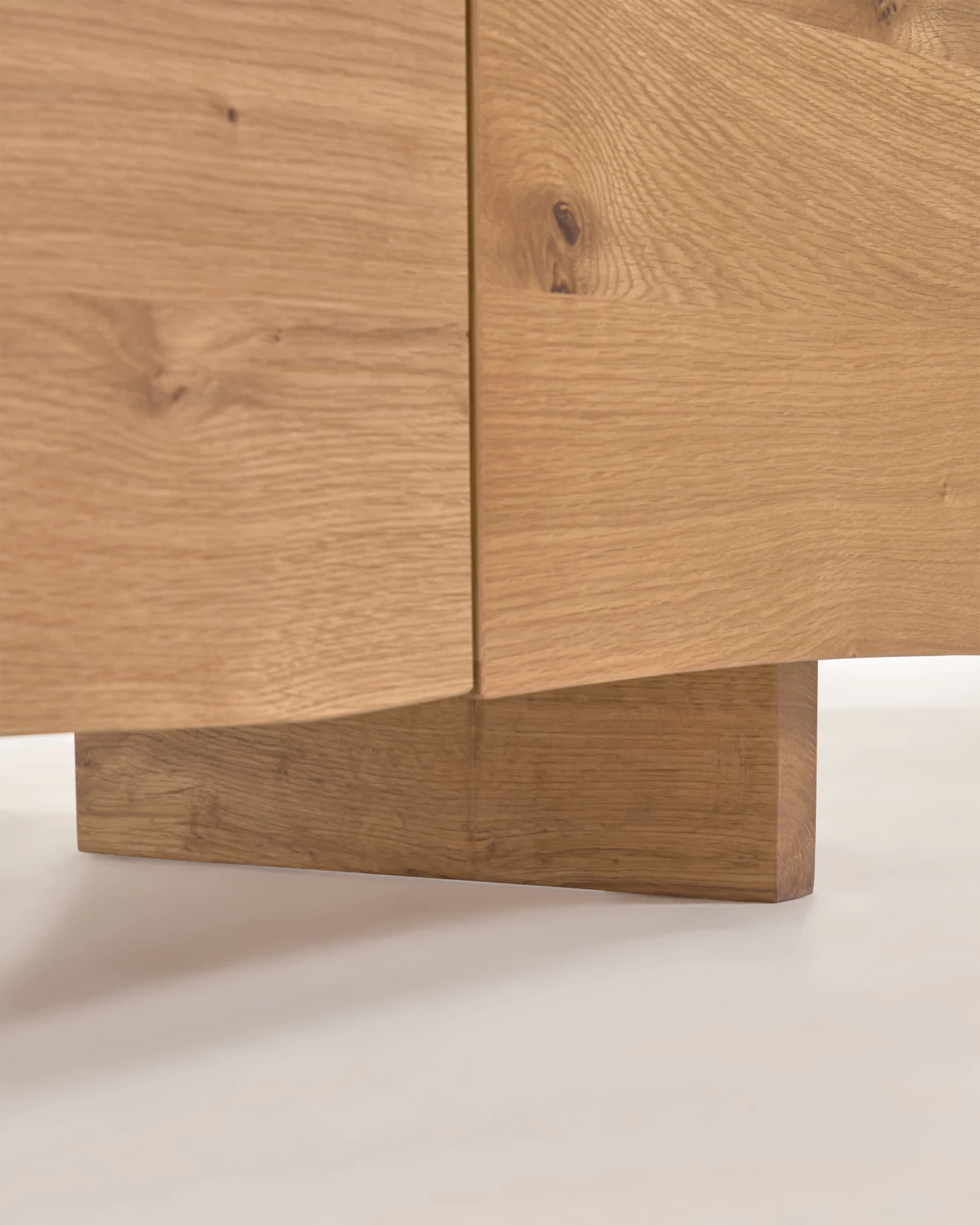 Rasha 3-door TV Stand In Oak Veneer With Natural Finish 160 X 45 Cm. | Kave Home 7 Rasha 3-door TV Stand In Oak Veneer With Natural Finish 160 X 45 Cm. | Kave Home - Image 5