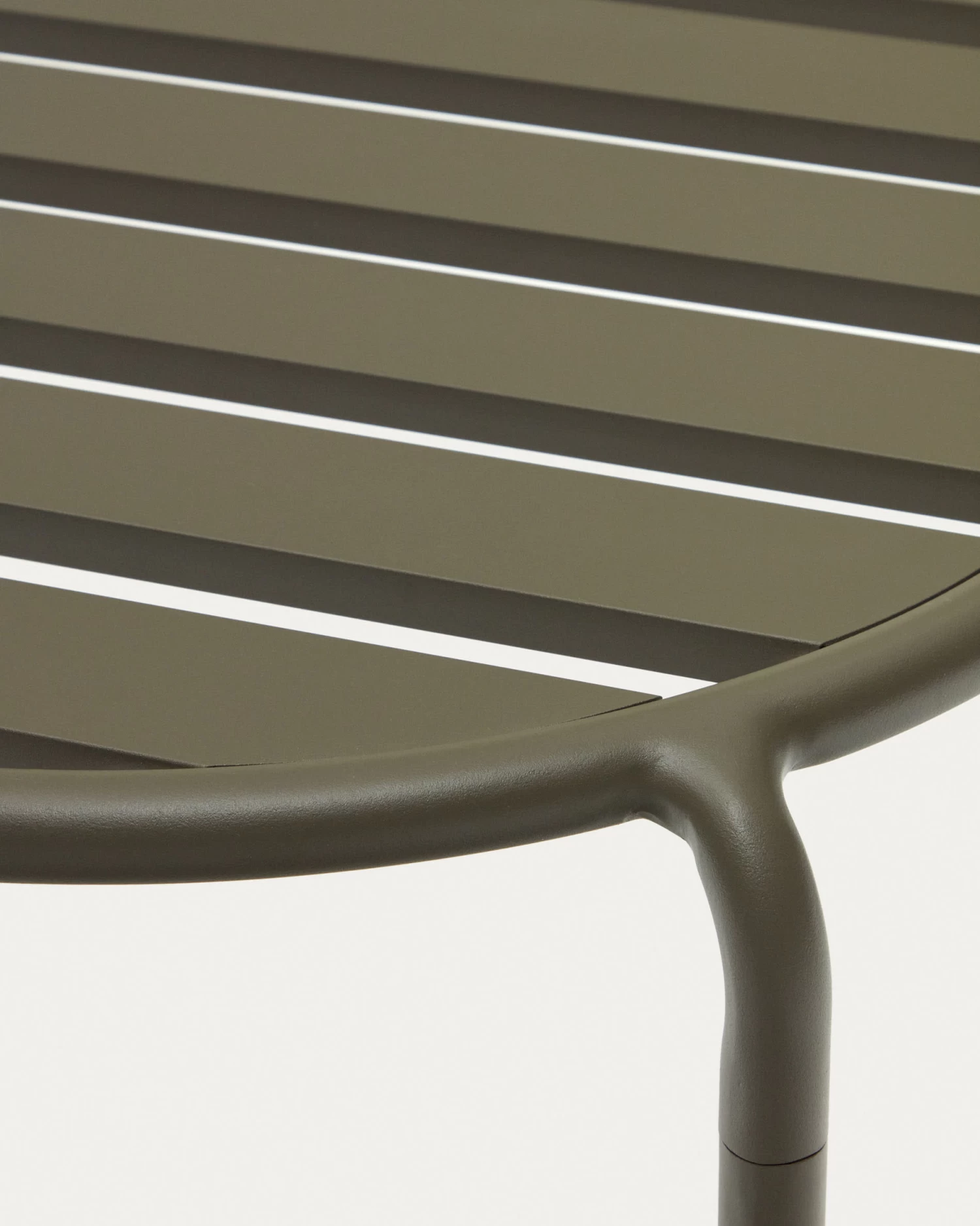 Joncols Outdoor Aluminium Side Table With Powder Coated Green Finish à 60 Cm | Kave Home 7 Joncols Outdoor Aluminium Side Table With Powder Coated Green Finish à 60 Cm | Kave Home - Image 5