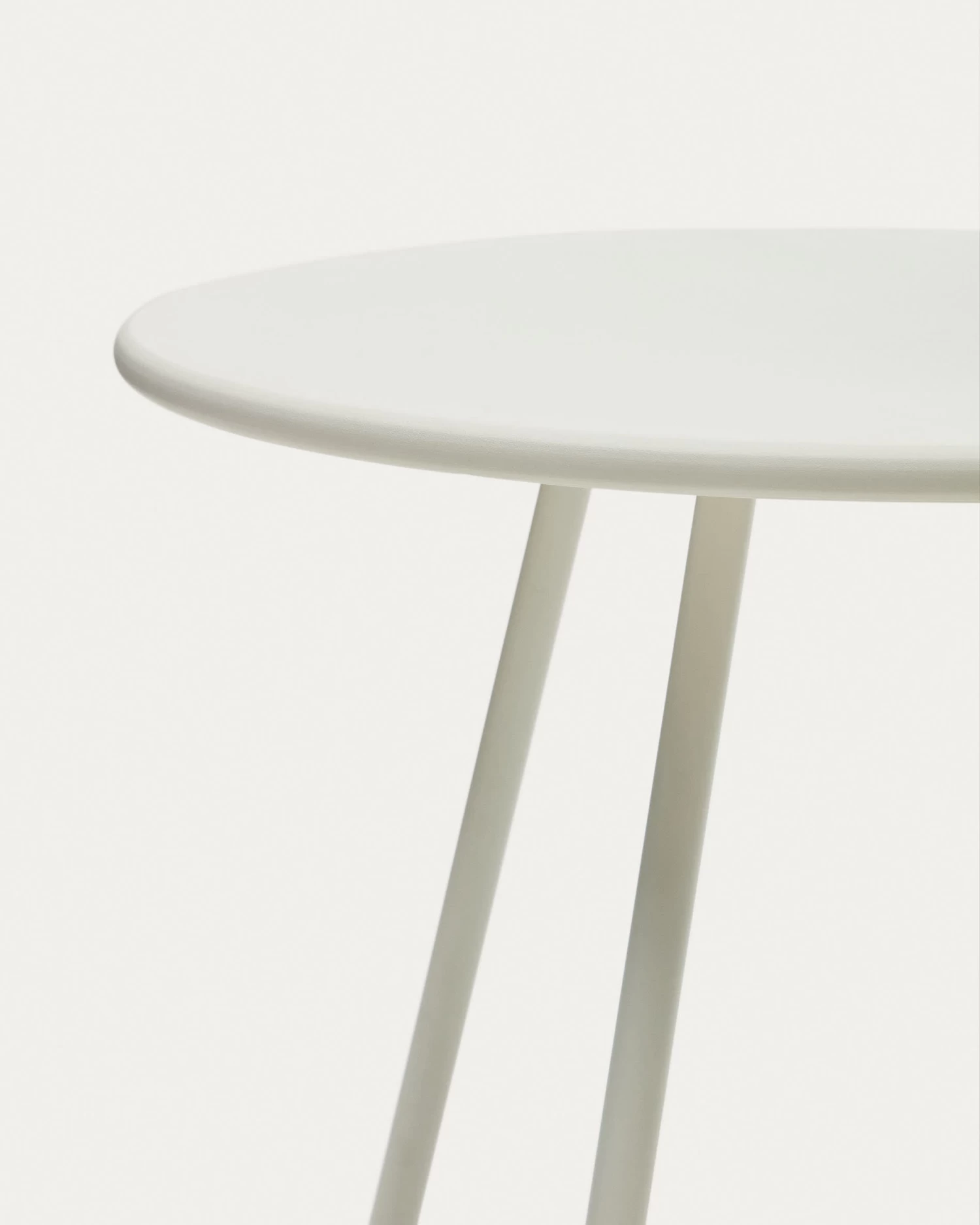 Montjoi Round Outdoor Table In Steel With A White Finish à 70 Cm | Kave Home 7 Montjoi Round Outdoor Table In Steel With A White Finish à 70 Cm | Kave Home - Image 5