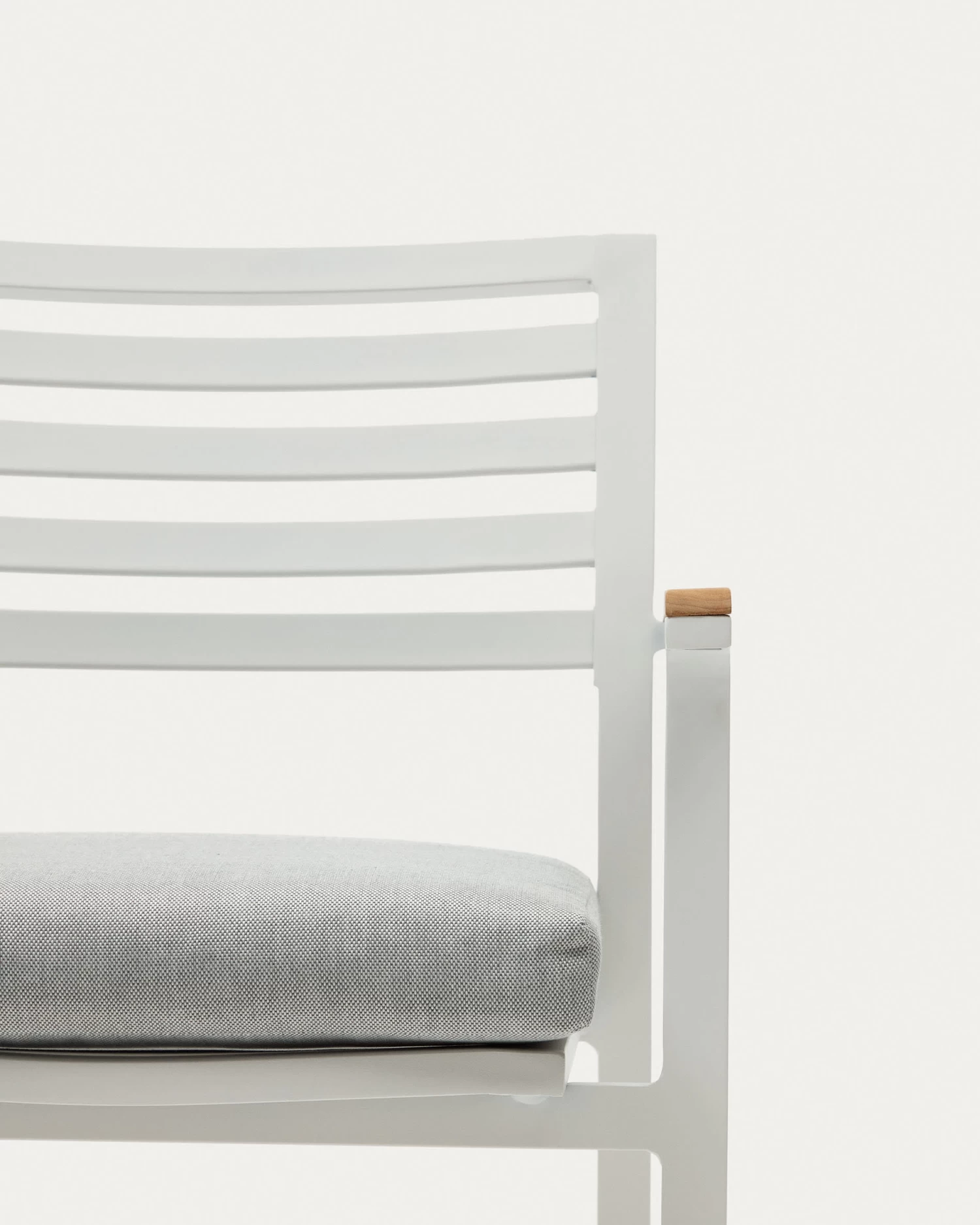 Bona Aluminium Stackable Garden Chair With A White Finish And Solid Teak Wood Armrests | Kave Home 5 Bona Aluminium Stackable Garden Chair With A White Finish And Solid Teak Wood Armrests | Kave Home - Image 3