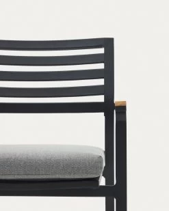 Bona Stackable Aluminium Garden Chair With A Black Finish And Solid Teak Wood Armrests | Kave Home 12 Bona Stackable Aluminium Garden Chair With A Black Finish And Solid Teak Wood Armrests | Kave Home -Quality Furniture Store J0600031NN15 1D01