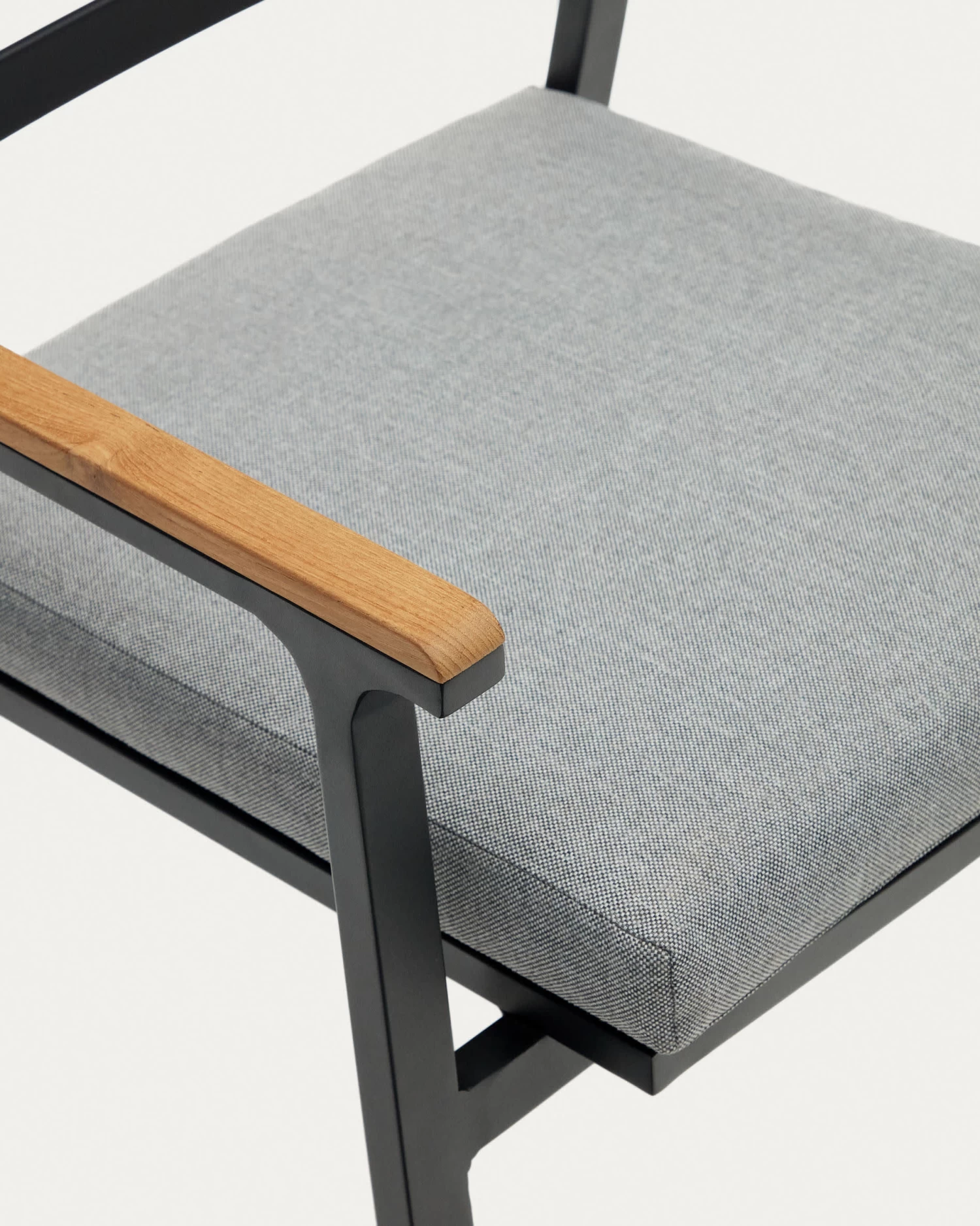 Bona Stackable Aluminium Garden Chair With A Black Finish And Solid Teak Wood Armrests | Kave Home 6 Bona Stackable Aluminium Garden Chair With A Black Finish And Solid Teak Wood Armrests | Kave Home - Image 4