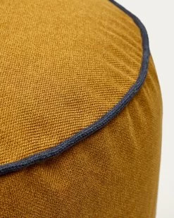 Viera Pouffe In Mustard With Blue Edges à 60 Cm | Kave Home 9 Viera Pouffe In Mustard With Blue Edges à 60 Cm | Kave Home -Quality Furniture Store S1200028JJ81 1D02
