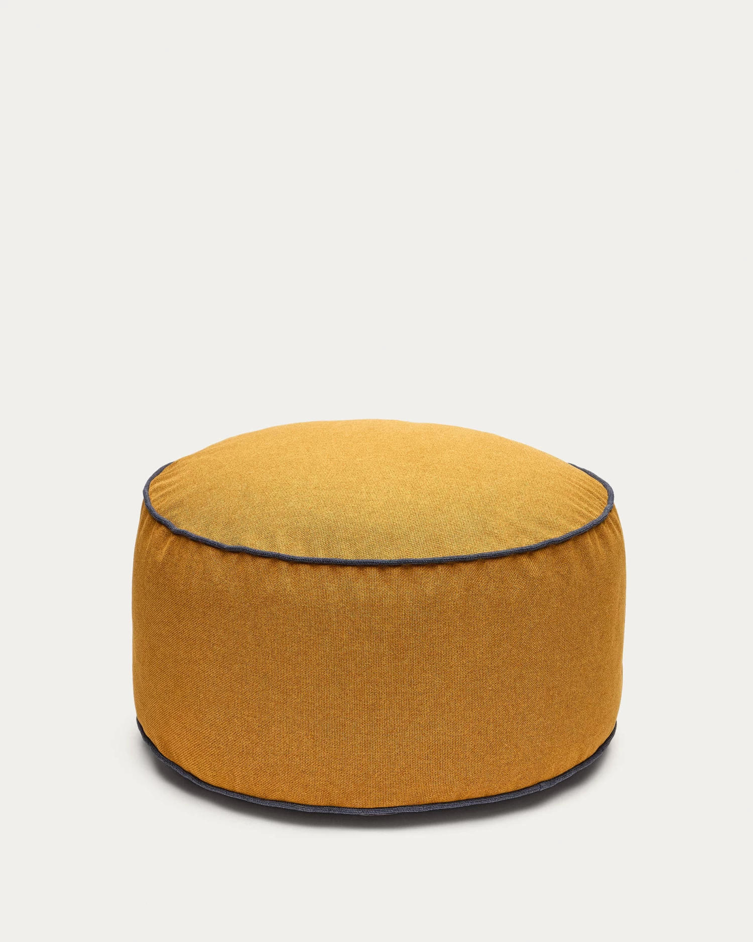 Viera Pouffe In Mustard With Blue Edges à 60 Cm | Kave Home 3 Viera Pouffe In Mustard With Blue Edges à 60 Cm | Kave Home