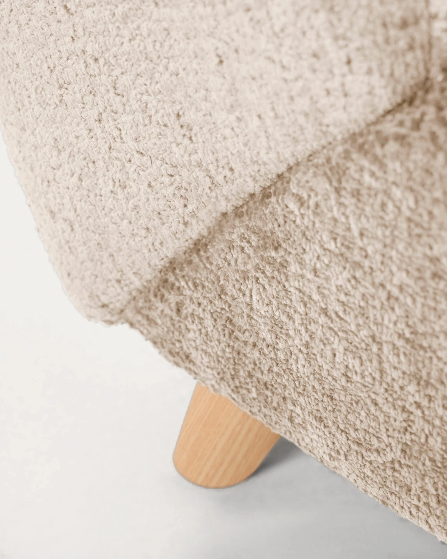Meghan Armchair In Beige Chenille And Wood With Natural Finish | Kave Home 9 Meghan Armchair In Beige Chenille And Wood With Natural Finish | Kave Home - Image 7