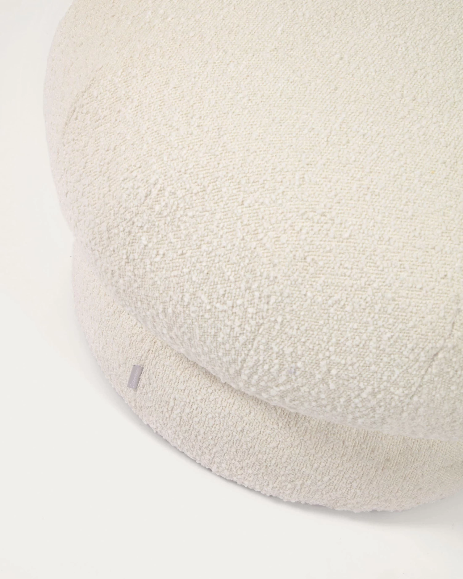 Sarisha Round Pouffe In White Fleece, Ø 60 Cm 5 Sarisha Round Pouffe In White Fleece, Ø 60 Cm - Image 3