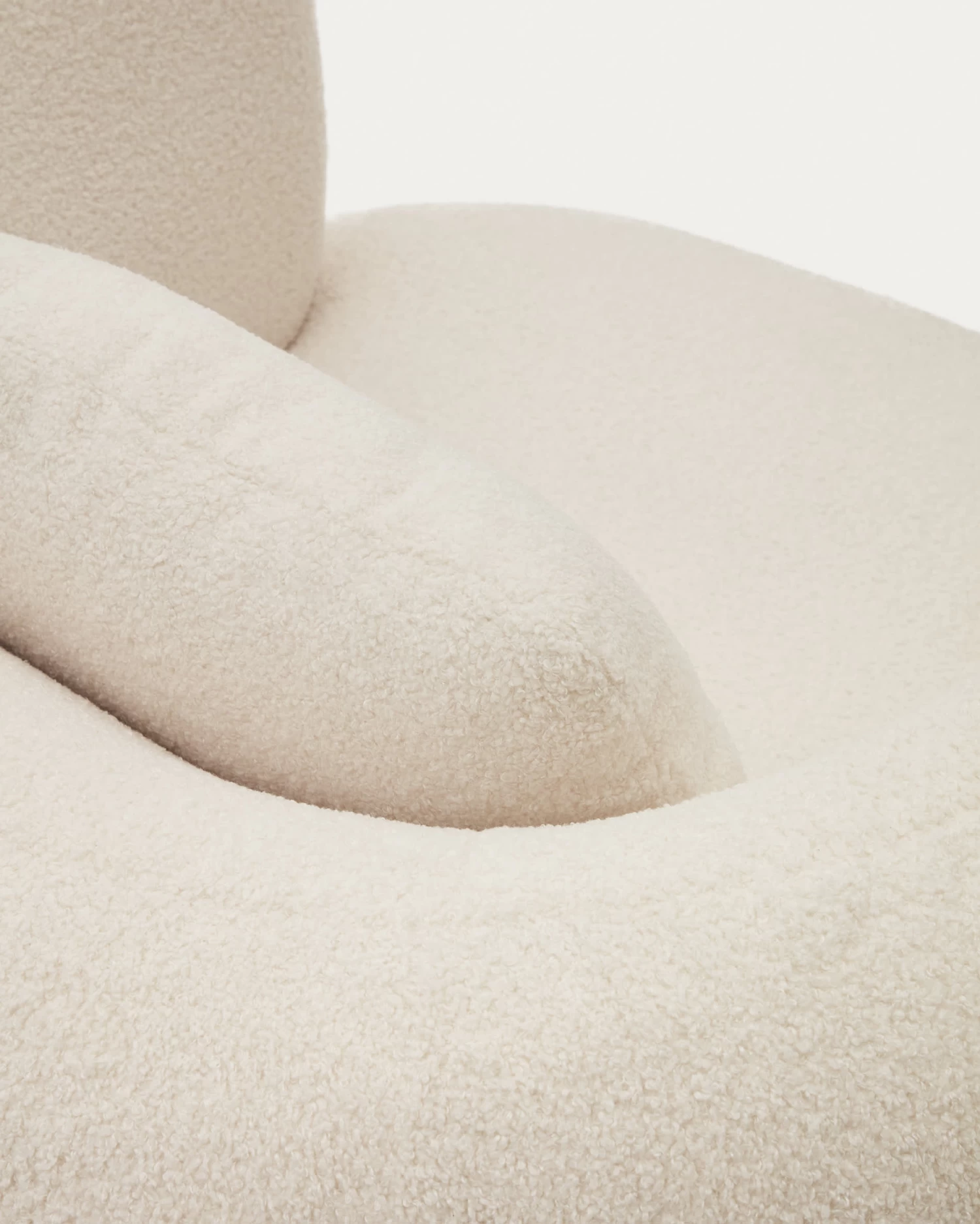 Martina Swivel Armchair In Off-white Shearling With Cushion | Kave Home 9 Martina Swivel Armchair In Off-white Shearling With Cushion | Kave Home - Image 7