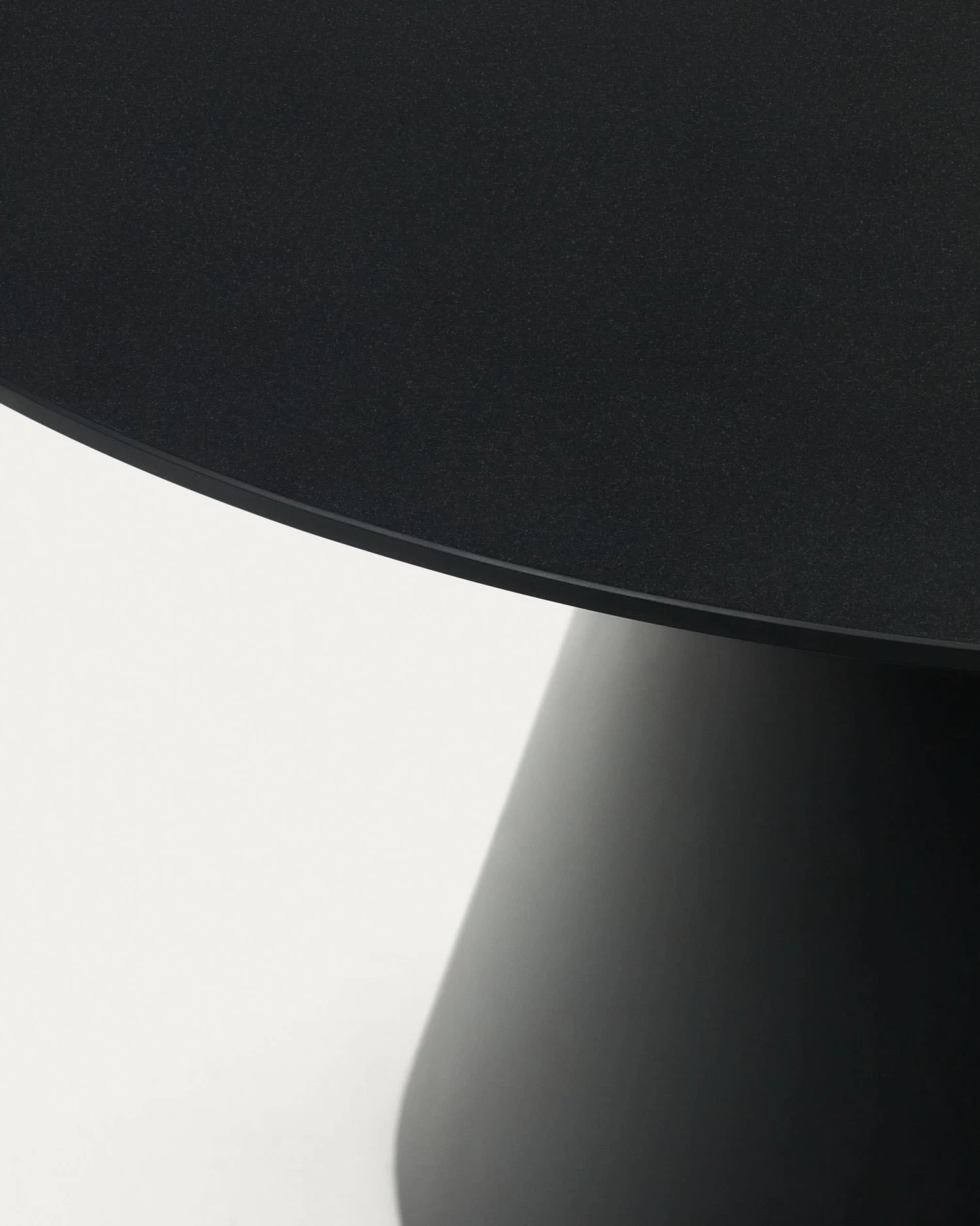 Wilshire Tempered Glass And Metal Table With A Matte Black Finish à 120 Cm | Kave Home 5 Wilshire Tempered Glass And Metal Table With A Matte Black Finish à 120 Cm | Kave Home - Image 3