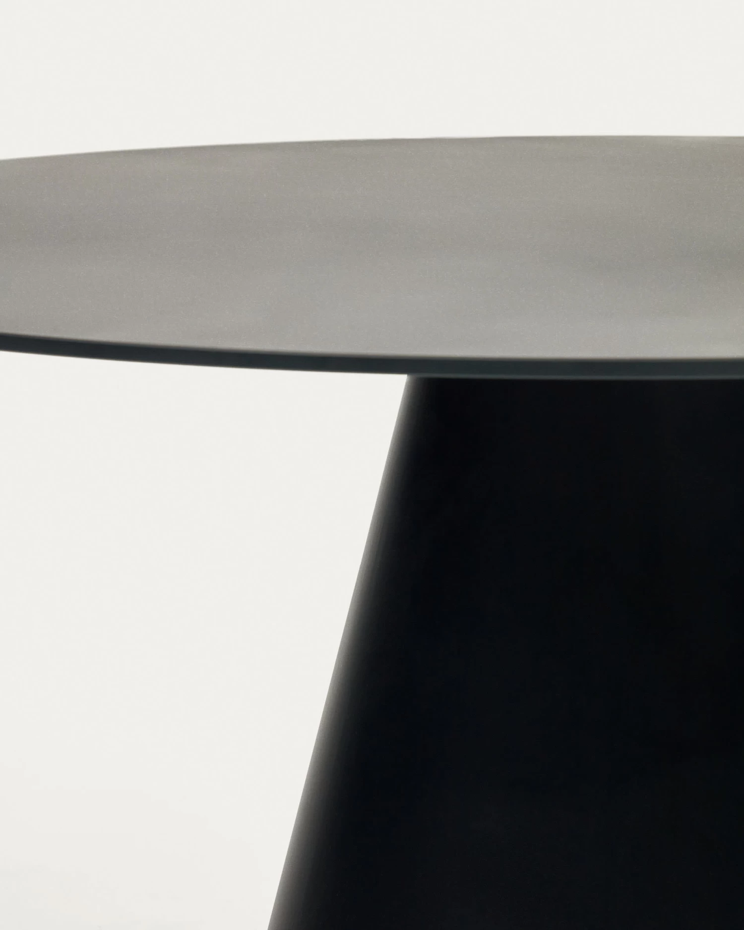 Wilshire Tempered Glass And Metal Table With A Matte Black Finish à 120 Cm | Kave Home 6 Wilshire Tempered Glass And Metal Table With A Matte Black Finish à 120 Cm | Kave Home - Image 4